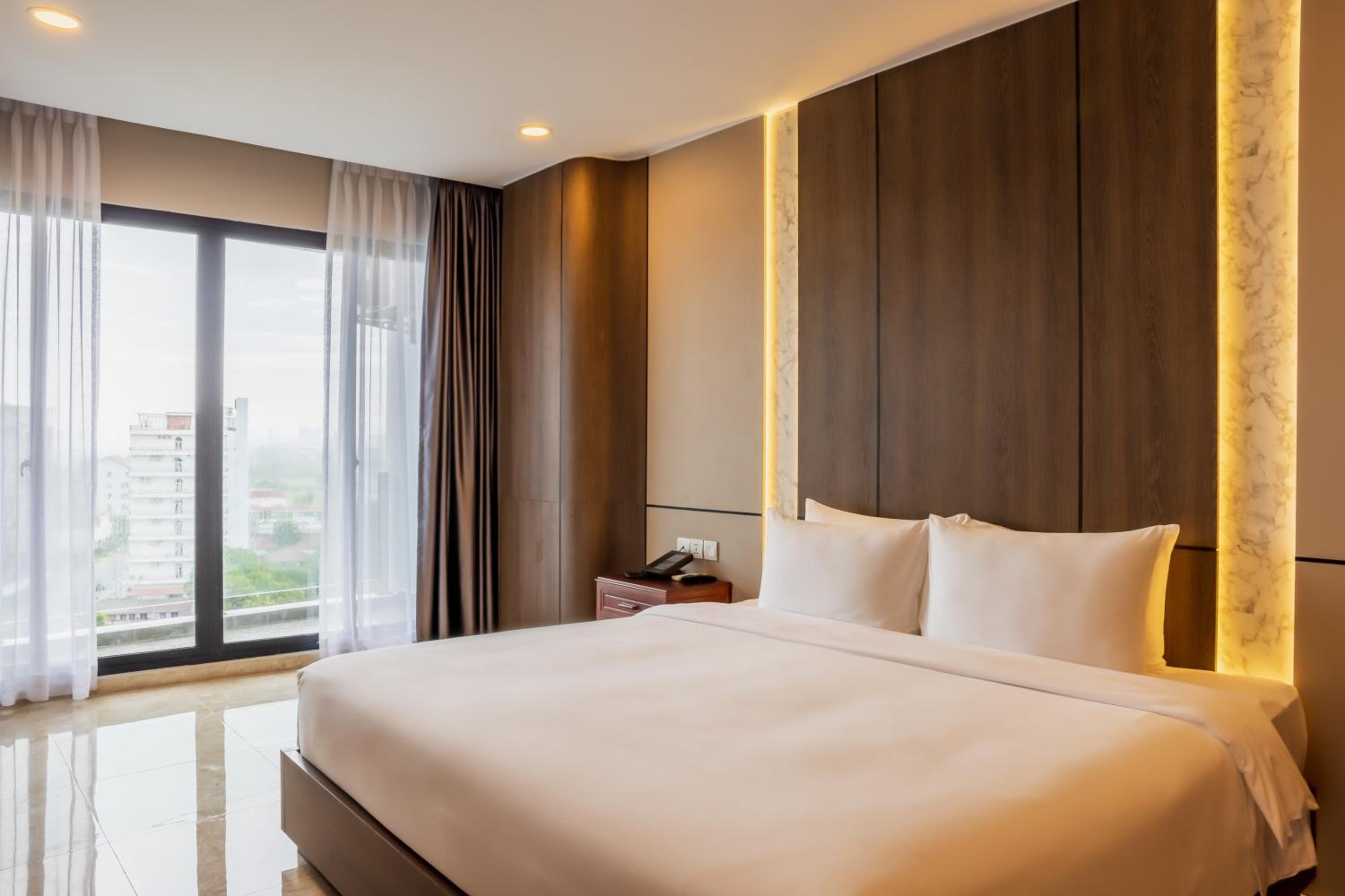 Deluxe Suite - Photo 1