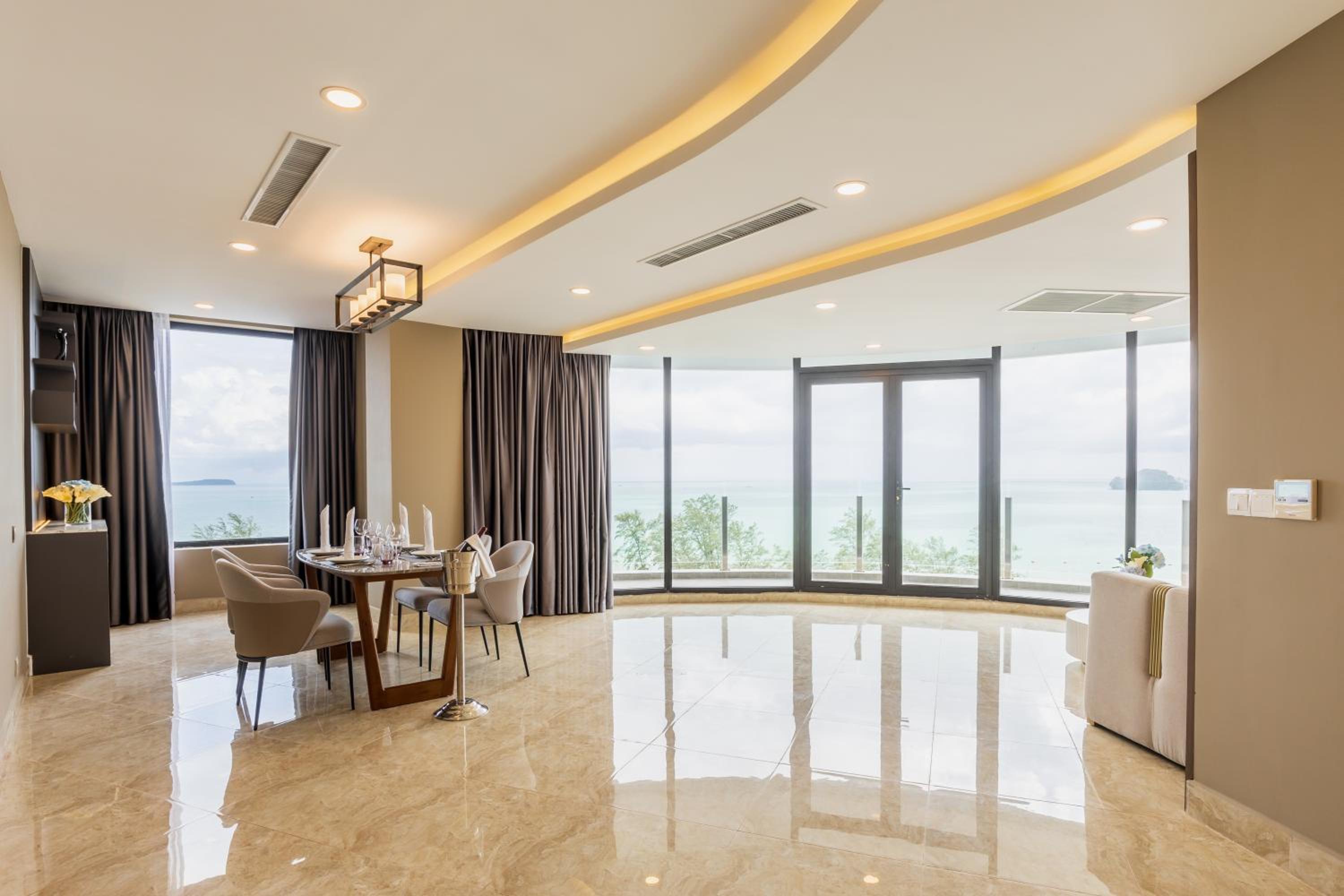 Deluxe Suite - Photo 6