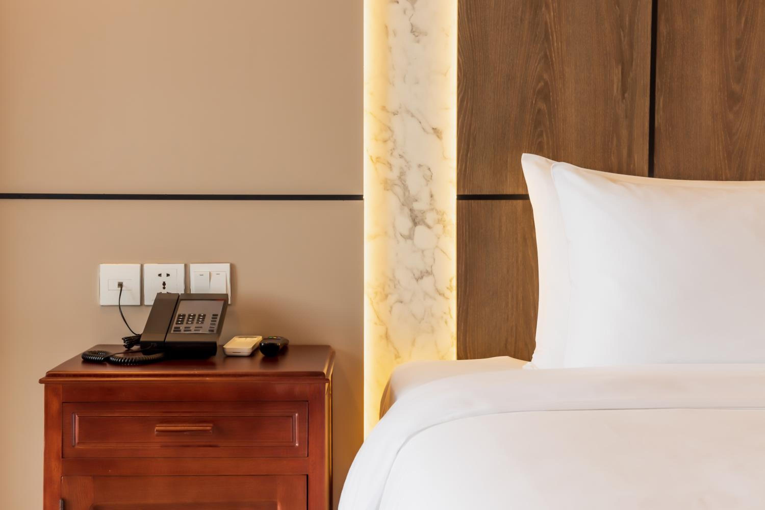 Deluxe Suite - Photo 9