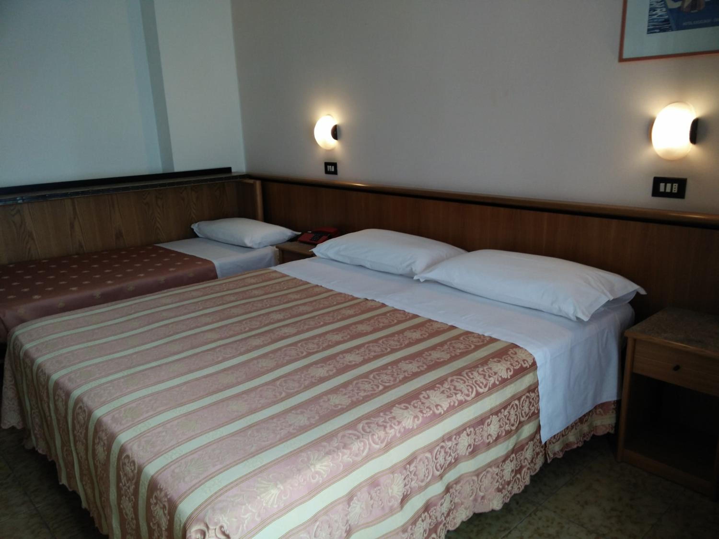 Basic Triple Room photo 1