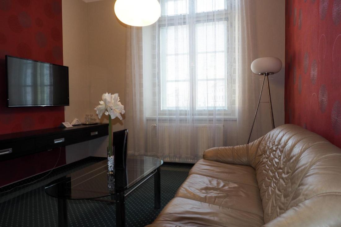 Suite - Photo 2