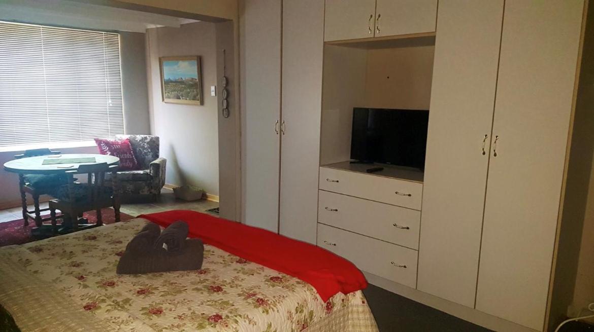 One-Bedroom Apartment photo 3