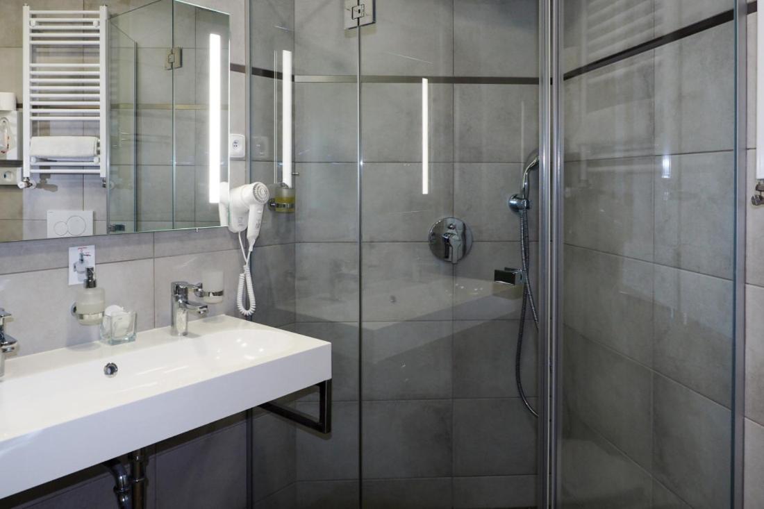 Double or Twin Room - Photo 3