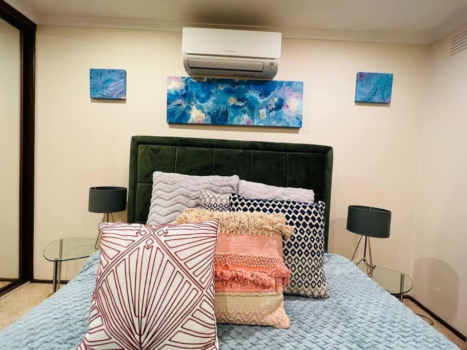 Three-Bedroom House photo 3
