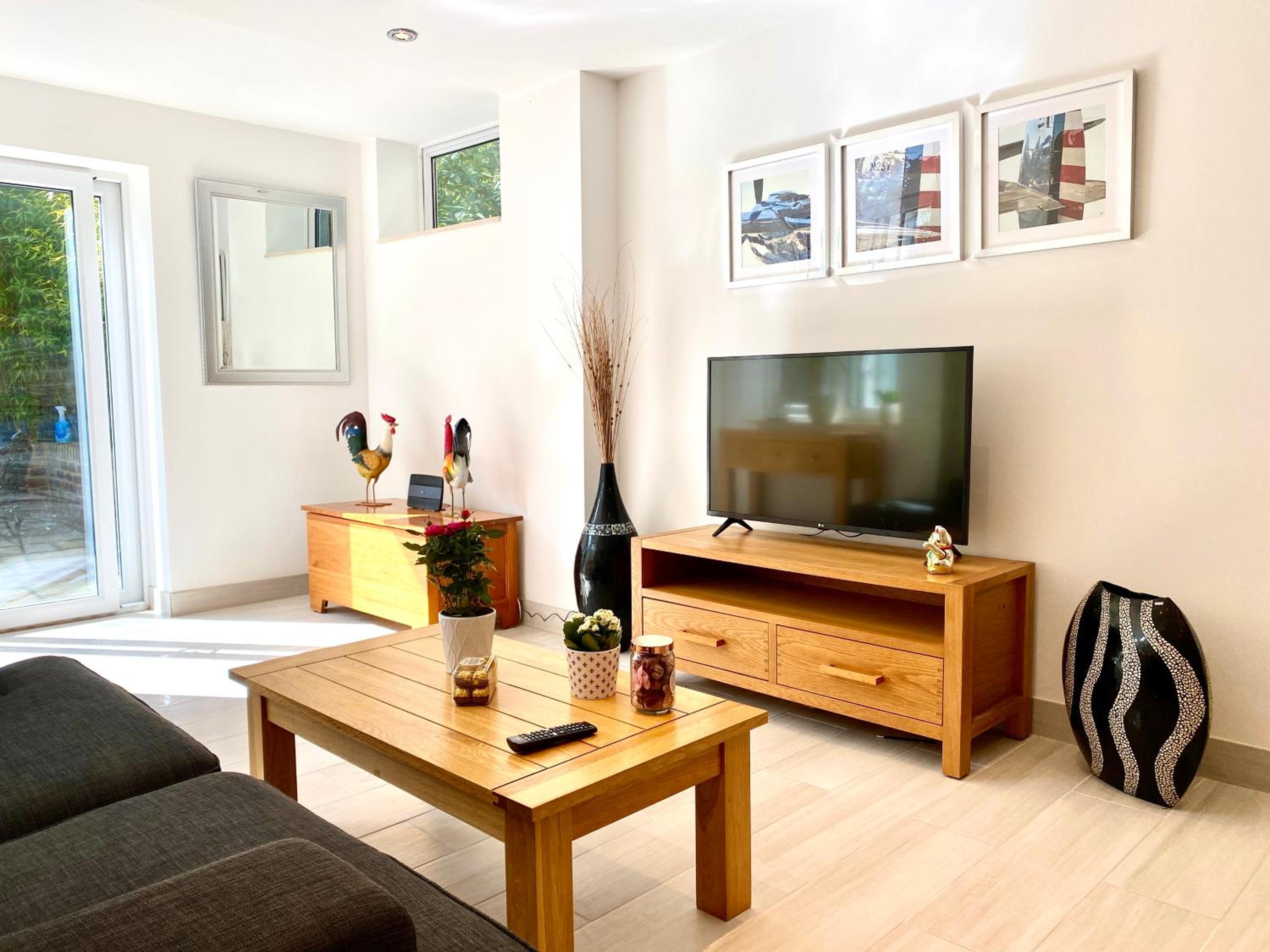 One-Bedroom Apartment - Photo 7