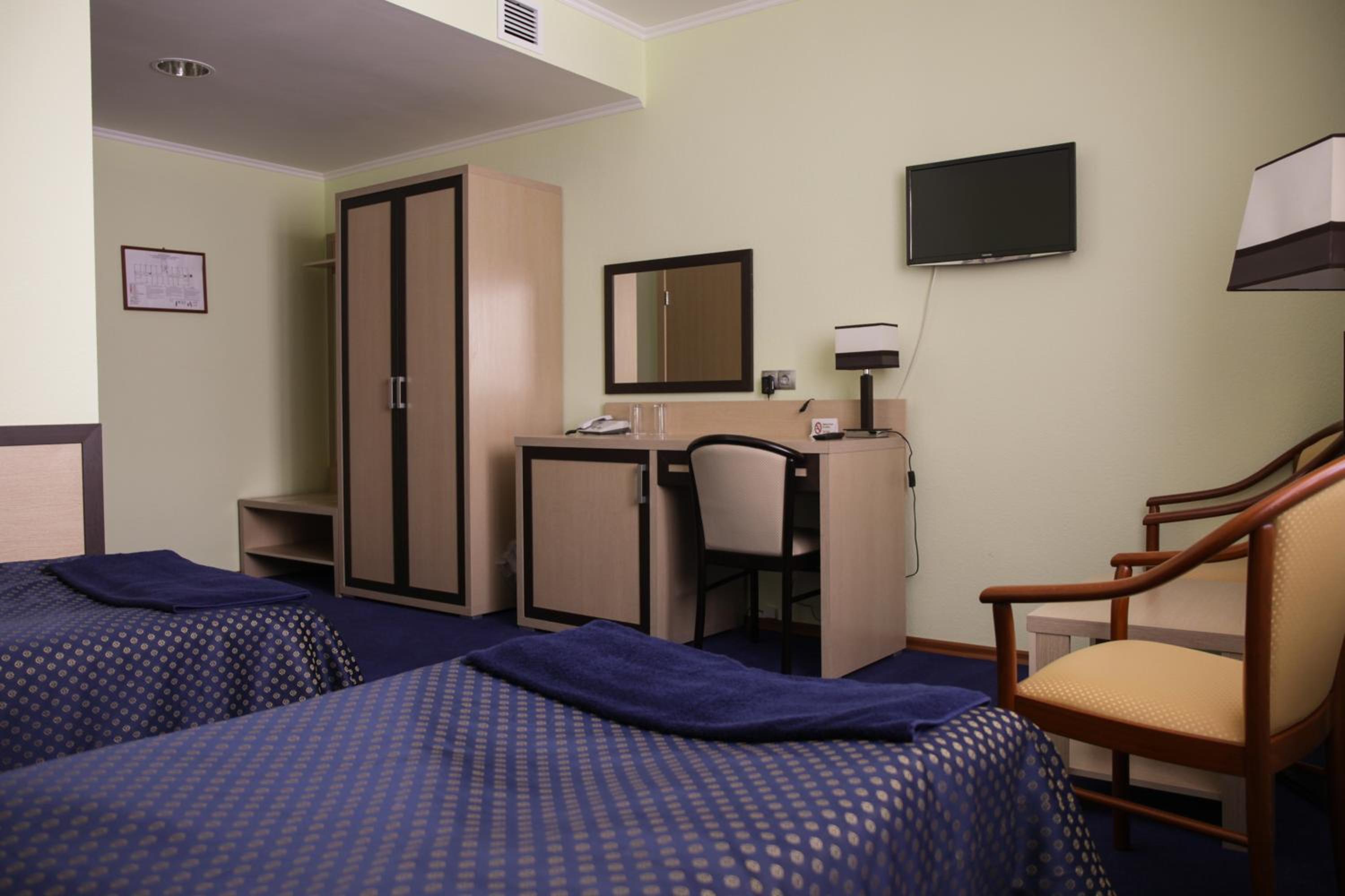 Twin Room - Photo 5