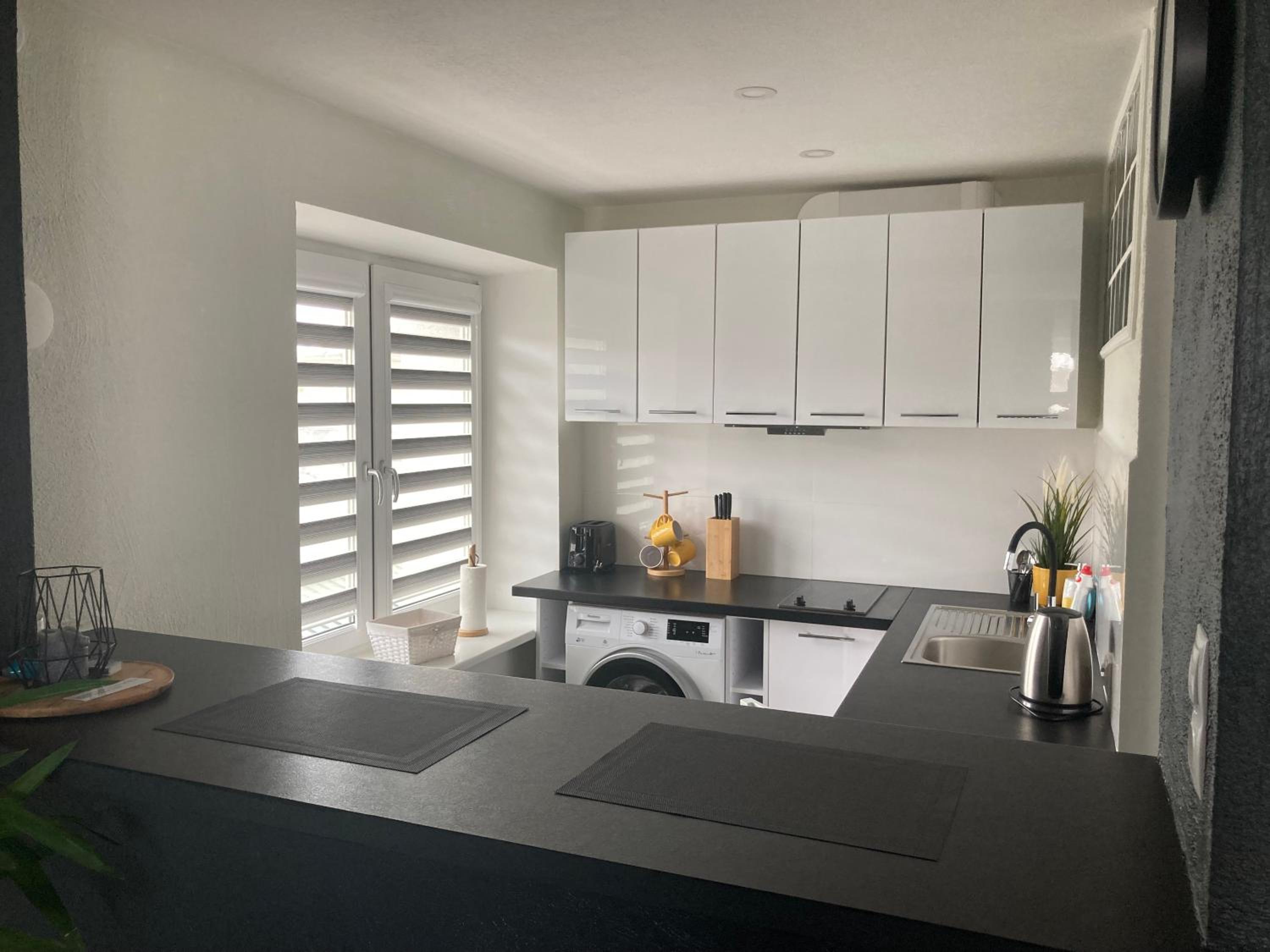 One-Bedroom Apartment - Photo 10
