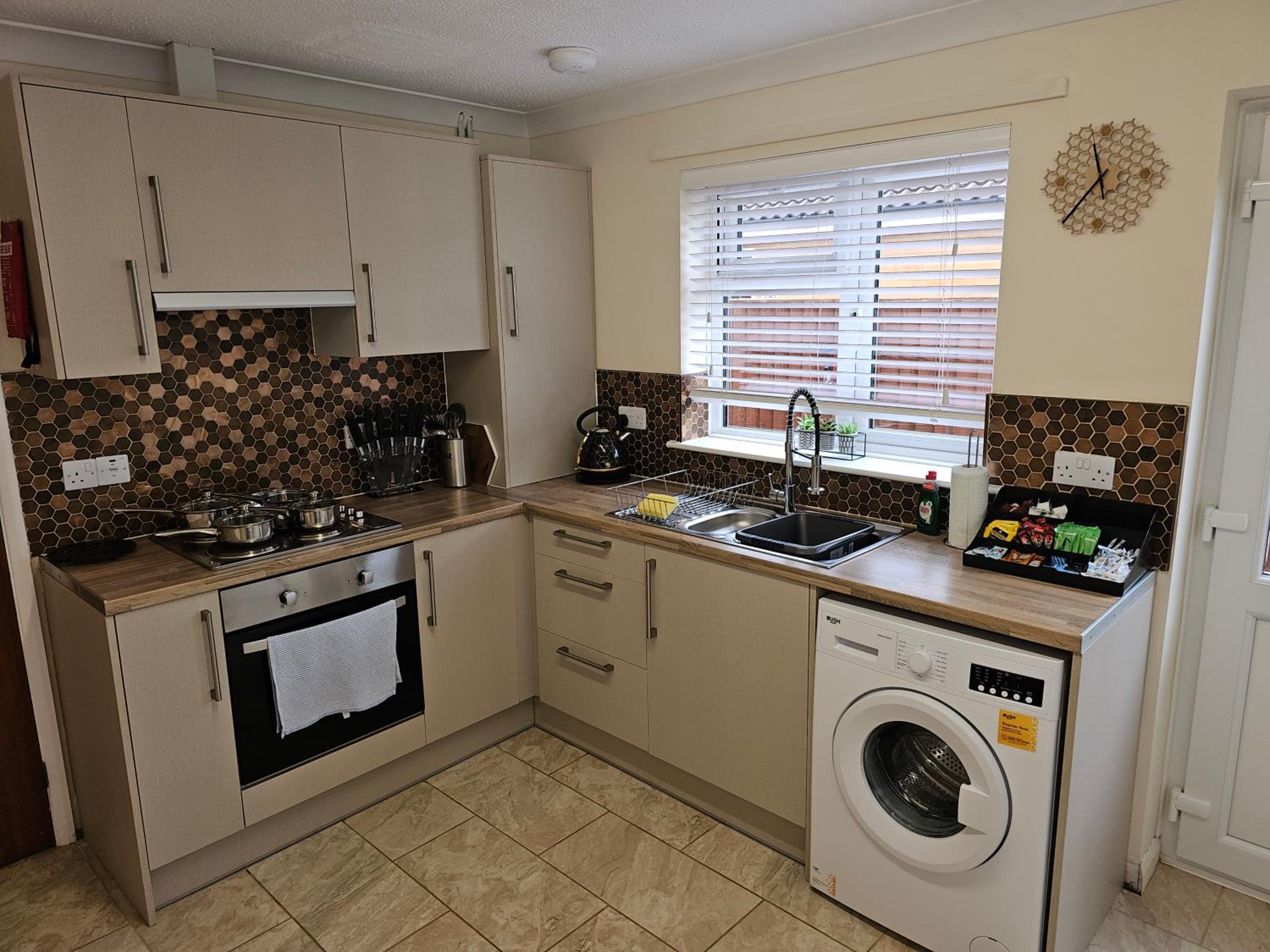 Two-Bedroom House - Photo 17