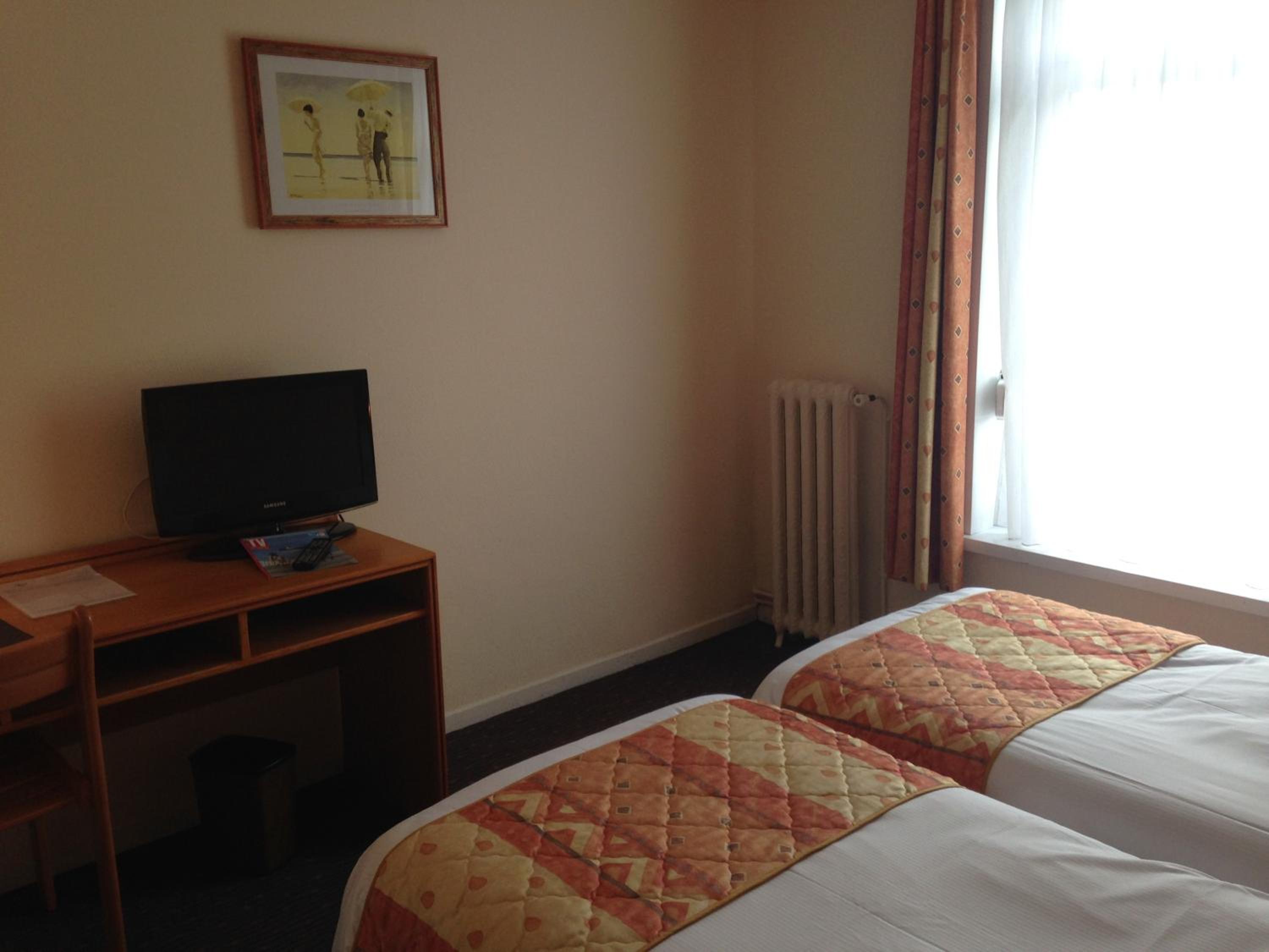 Twin Room - Photo 17