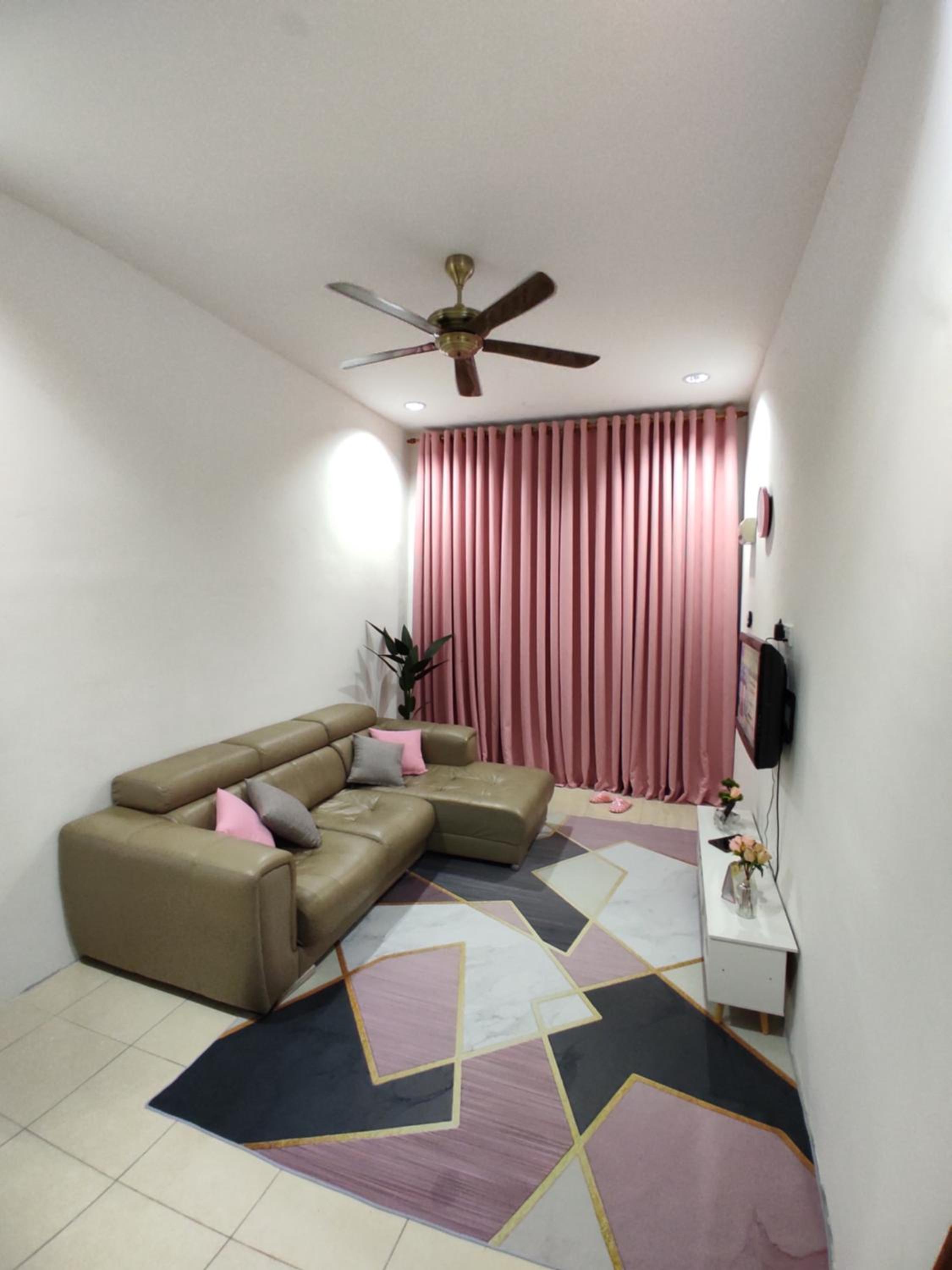 One-Bedroom Apartment photo 1