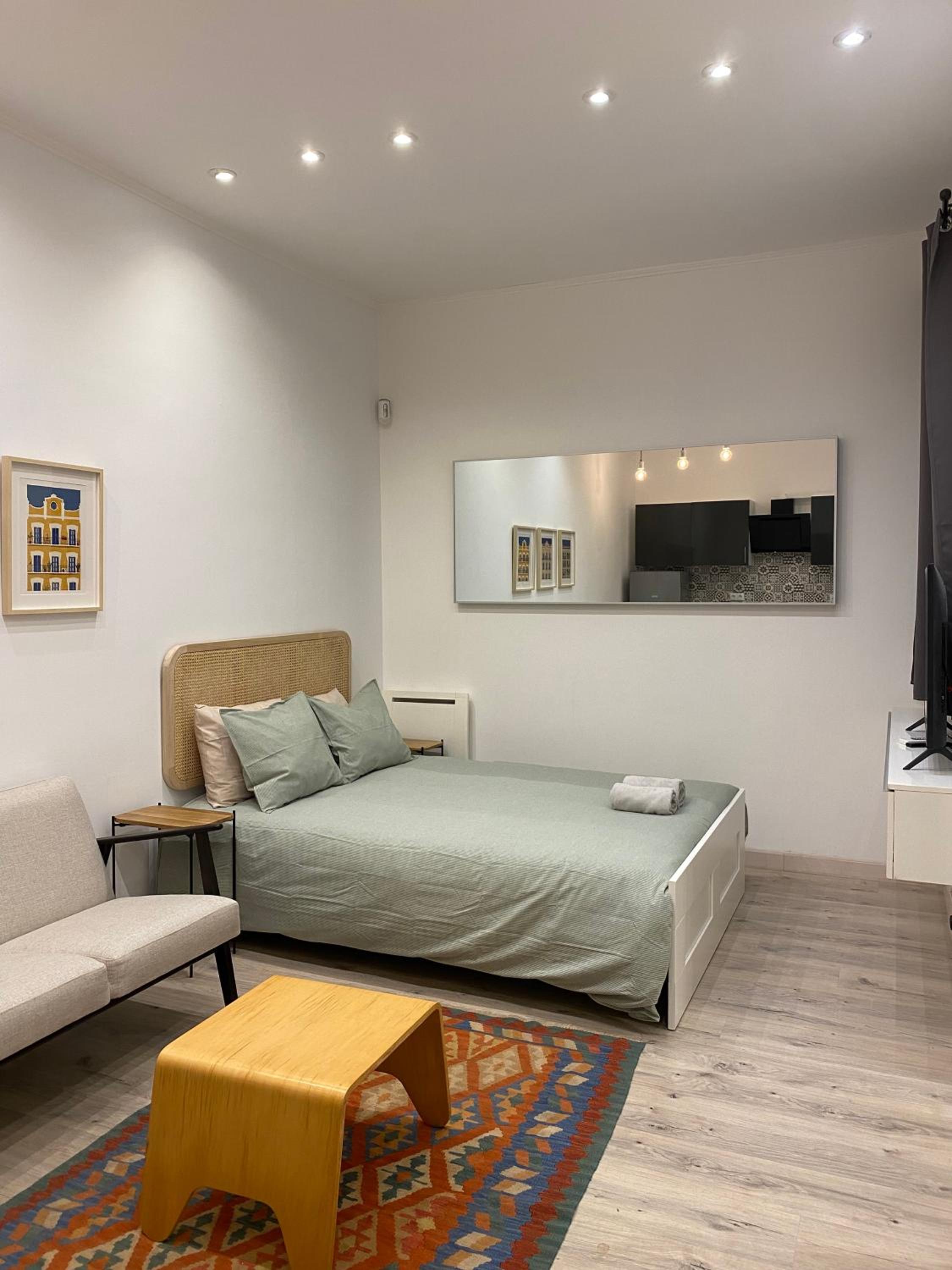 One-Bedroom Apartment photo 2