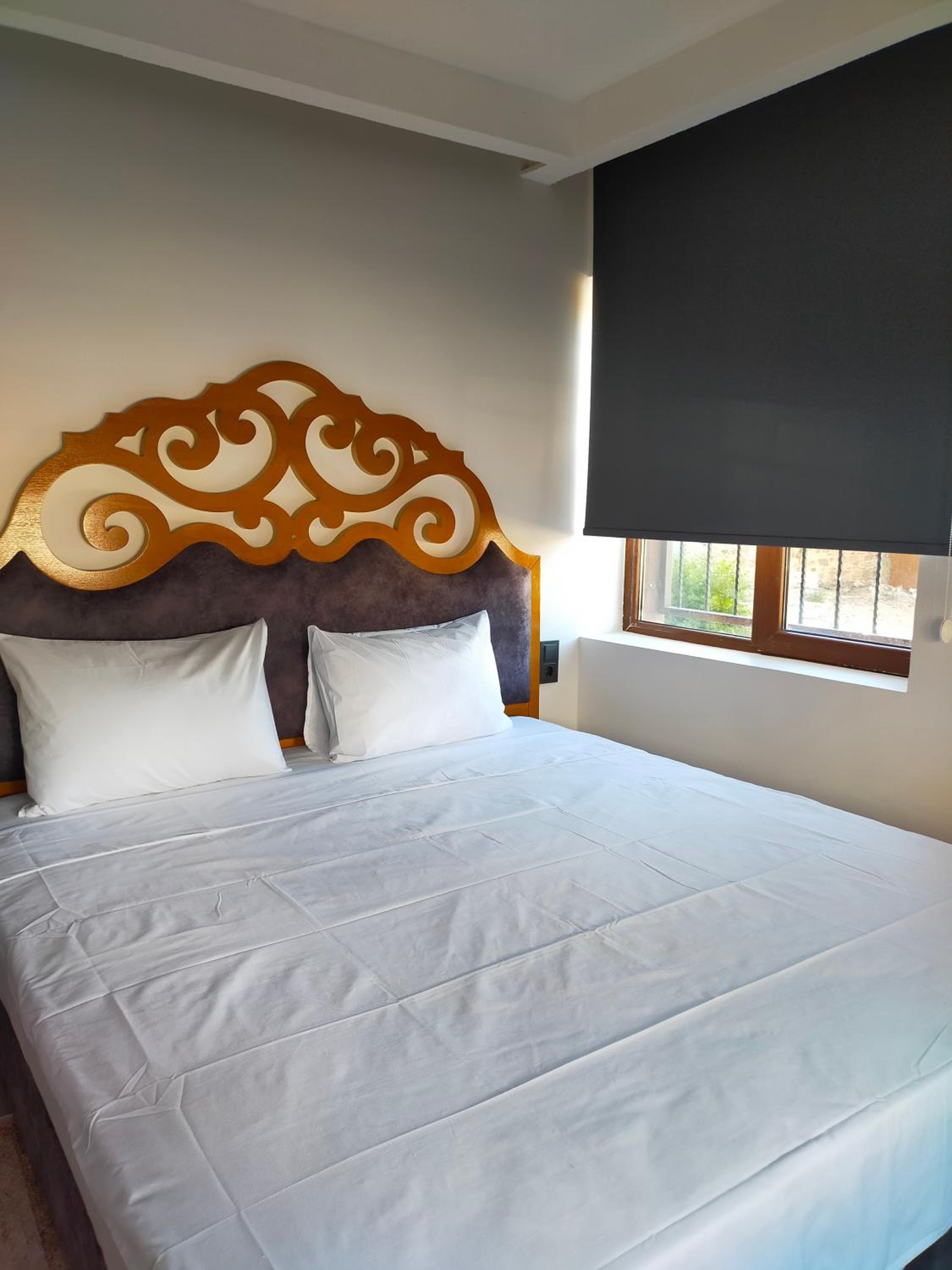 Standard Double Room - Photo 8