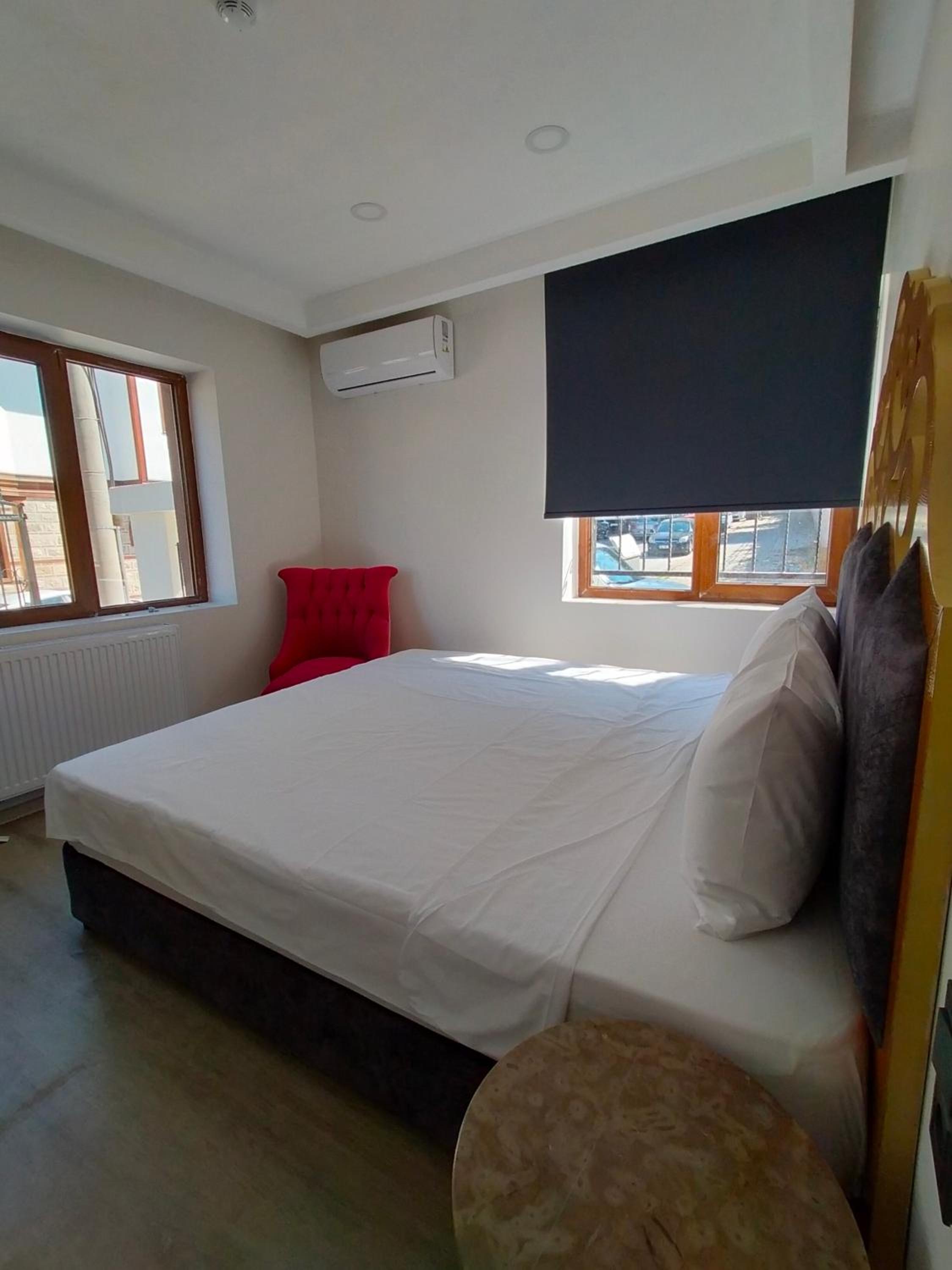 Standard Double Room - Photo 15