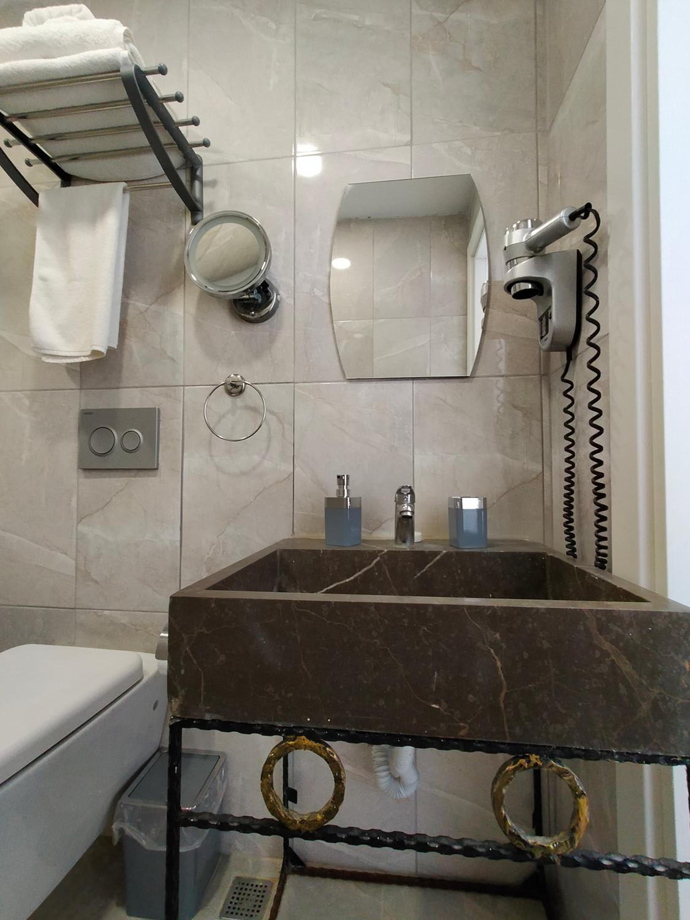 Standard Double Room - Photo 6