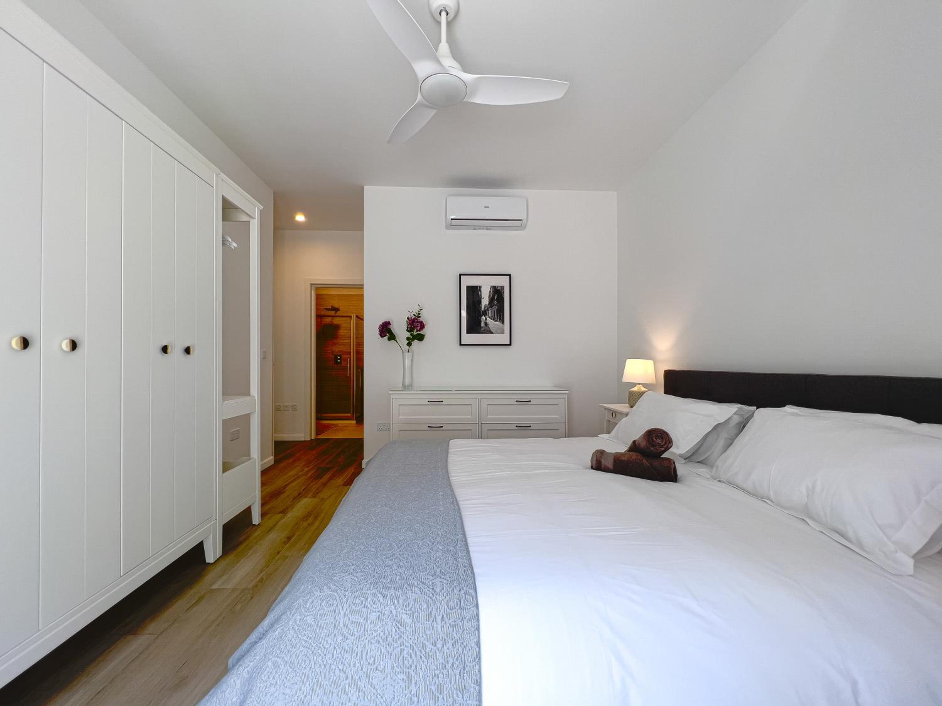 Three-Bedroom Apartment photo 2