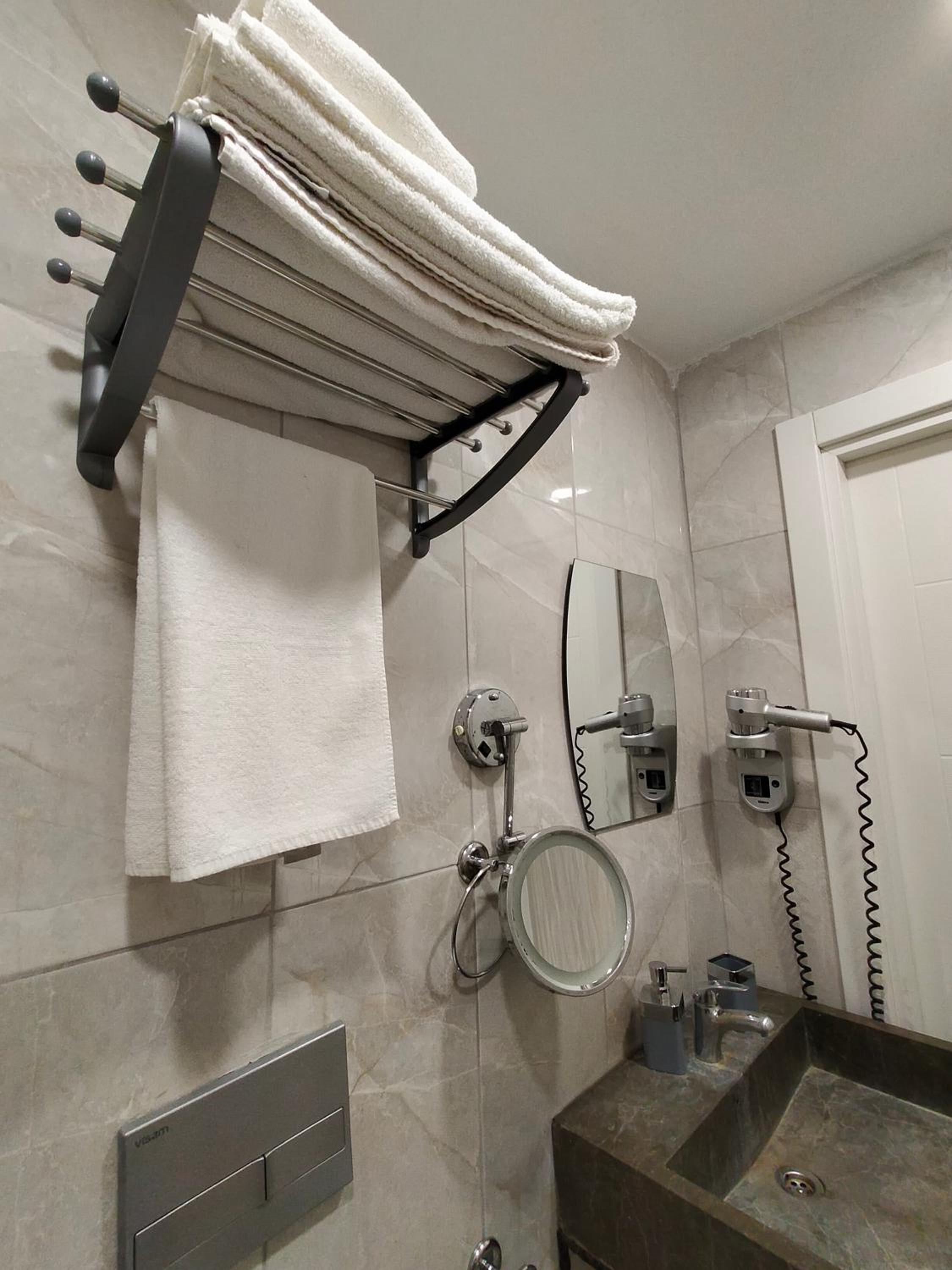 Budget Double Room - Photo 2