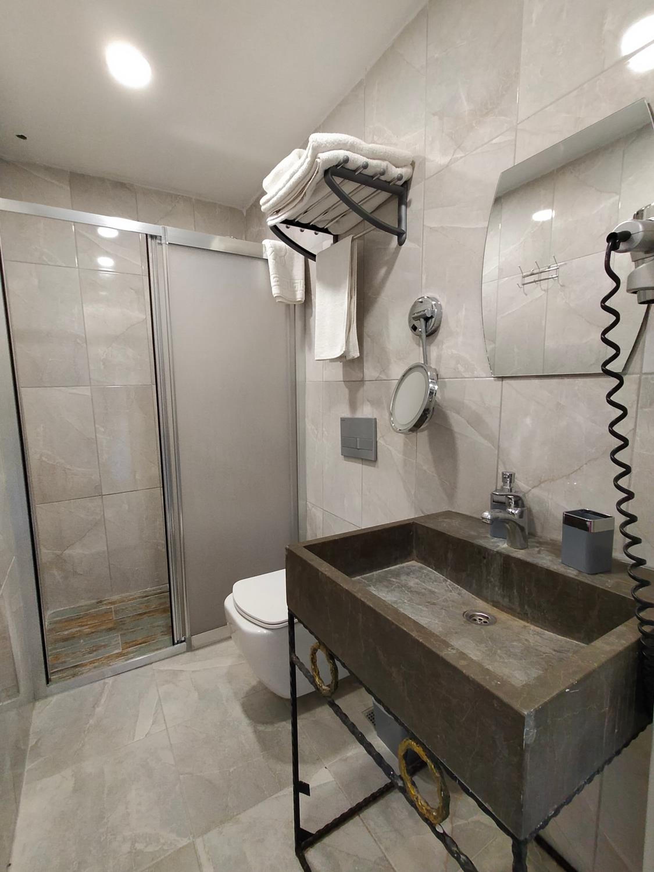 Budget Double Room - Photo 4