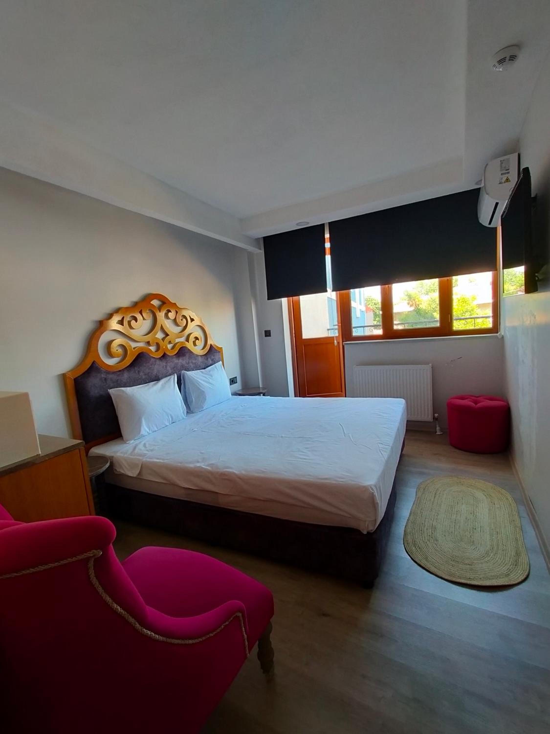 Double Room with Balcony - Photo 19