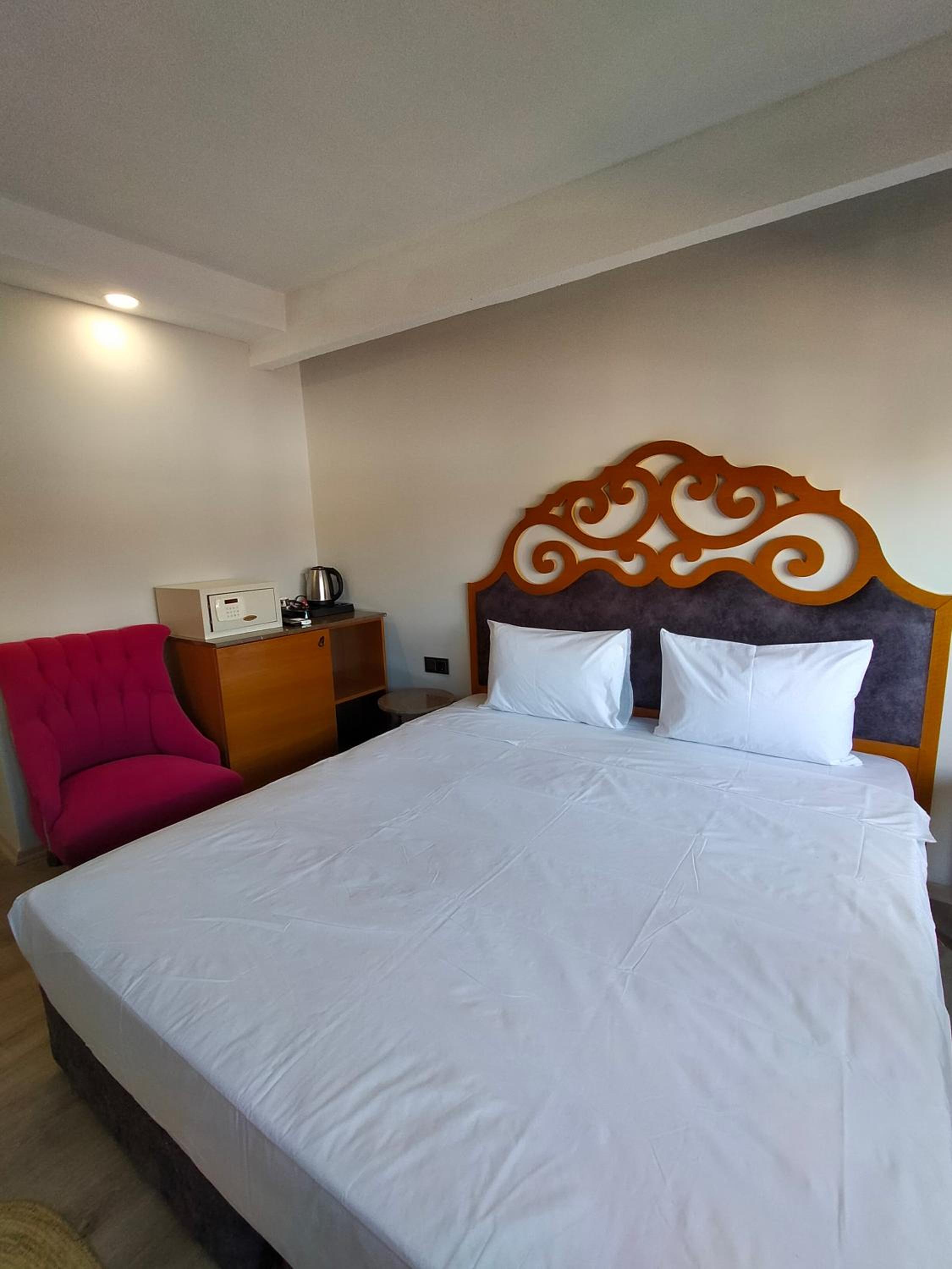Double Room with Balcony - Photo 18