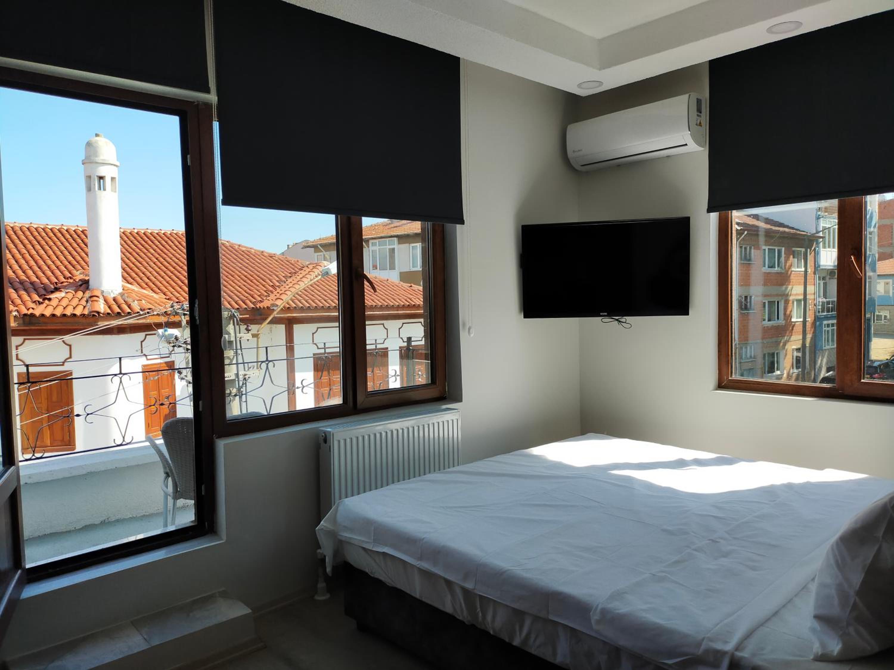 Double Room with Balcony - Photo 1