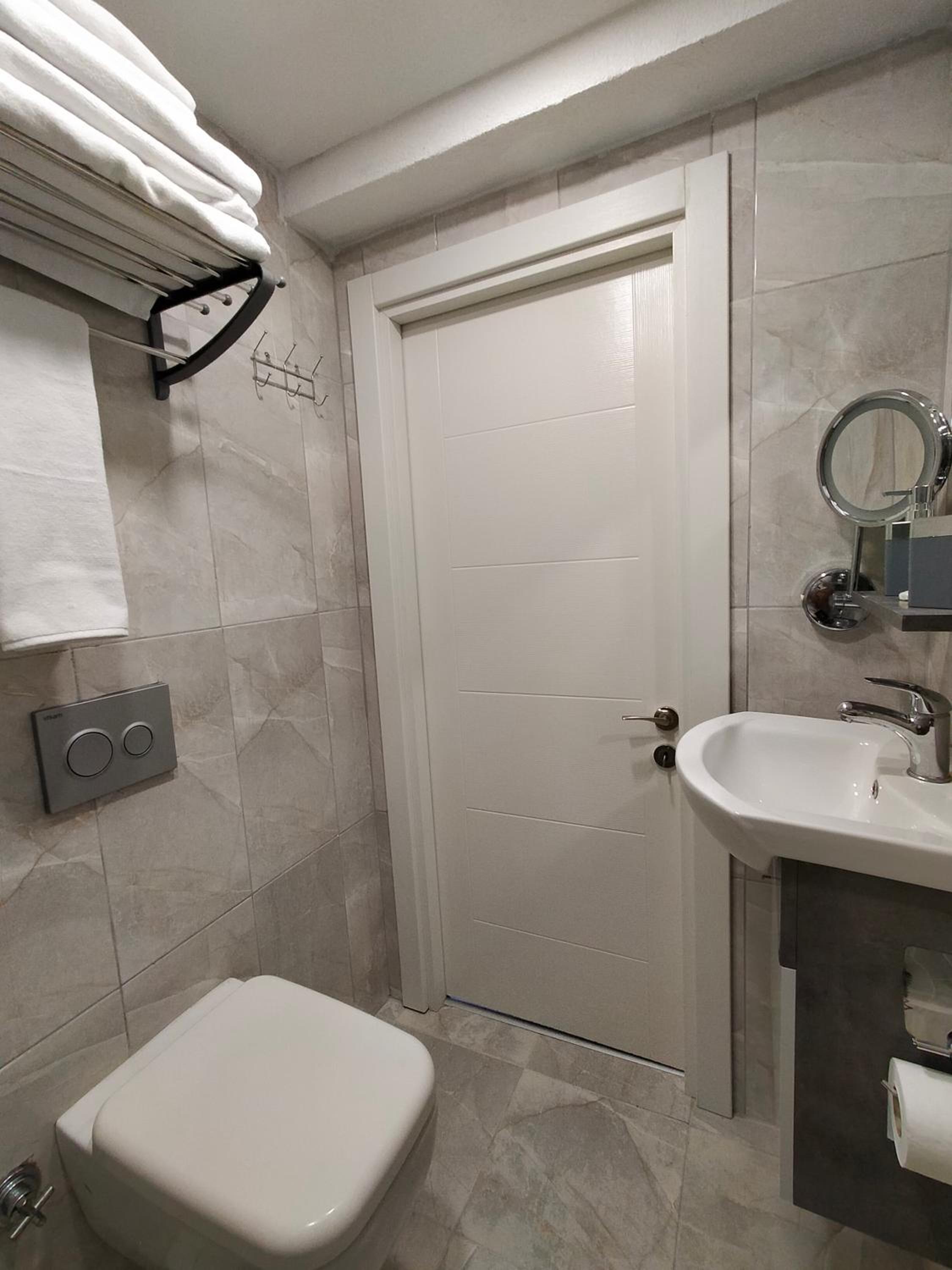 Standard Triple Room - Photo 8