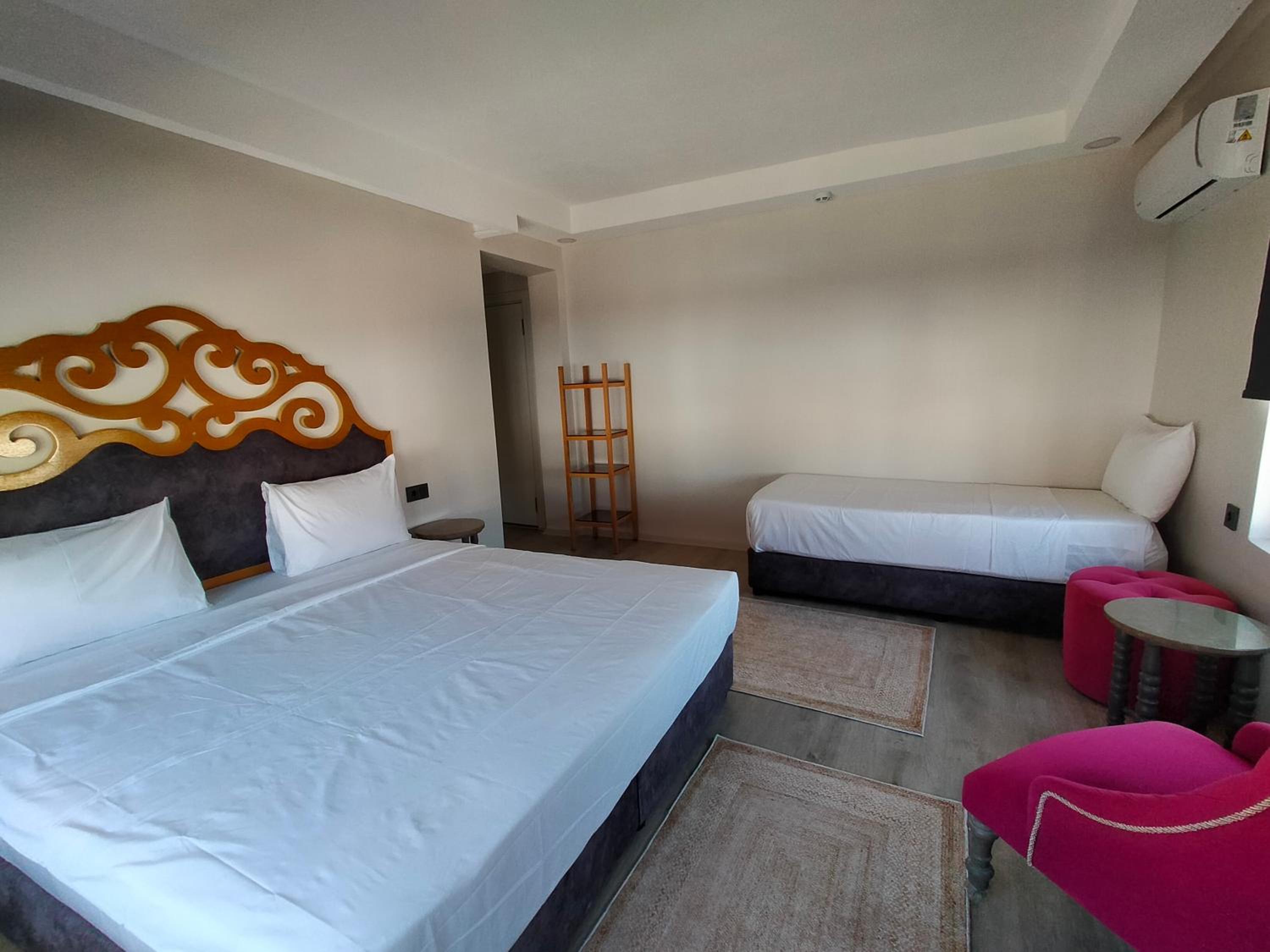 Standard Triple Room - Photo 1