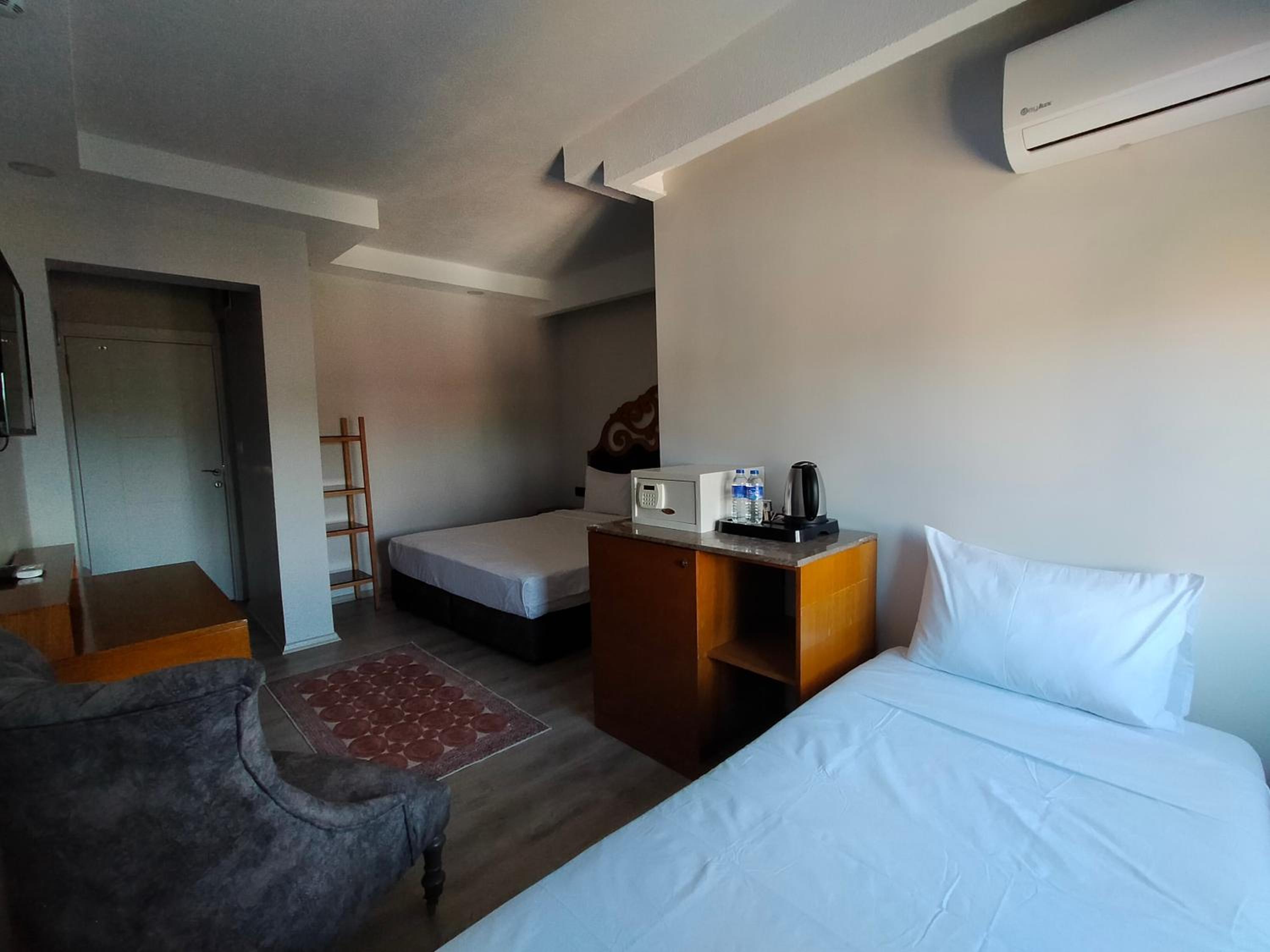 Standard Triple Room - Photo 5