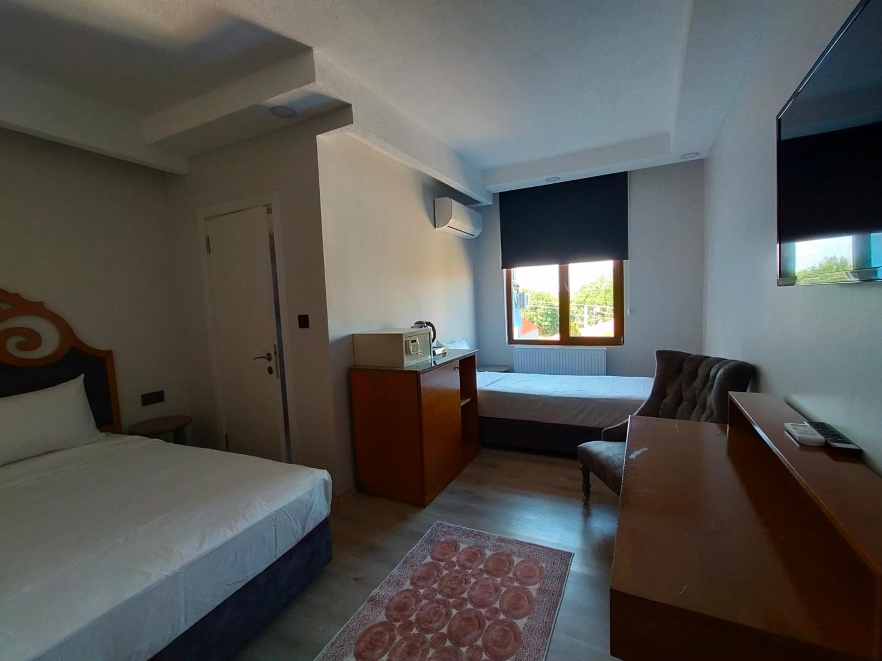 Standard Triple Room - Photo 6