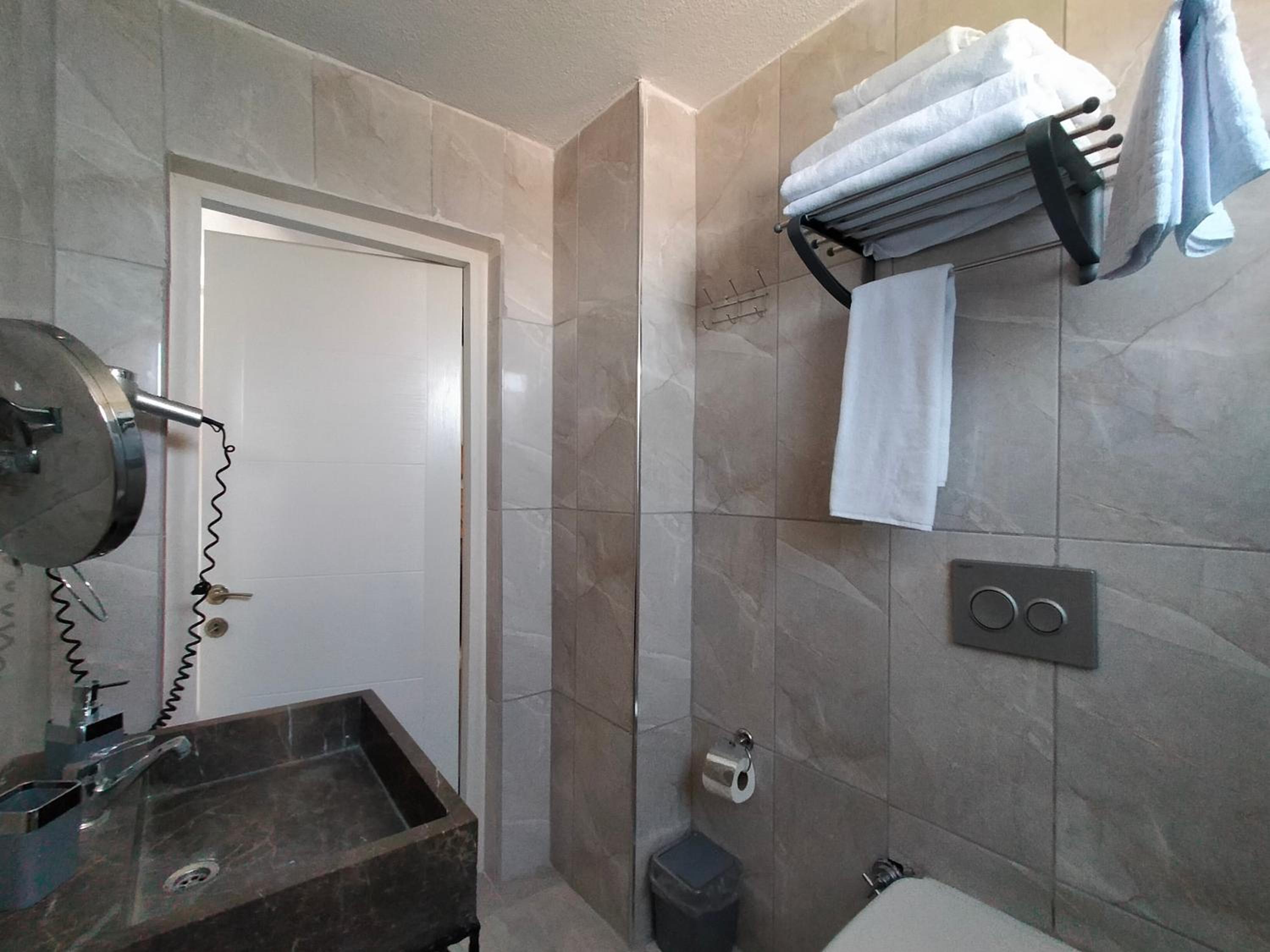 Standard Triple Room - Photo 7