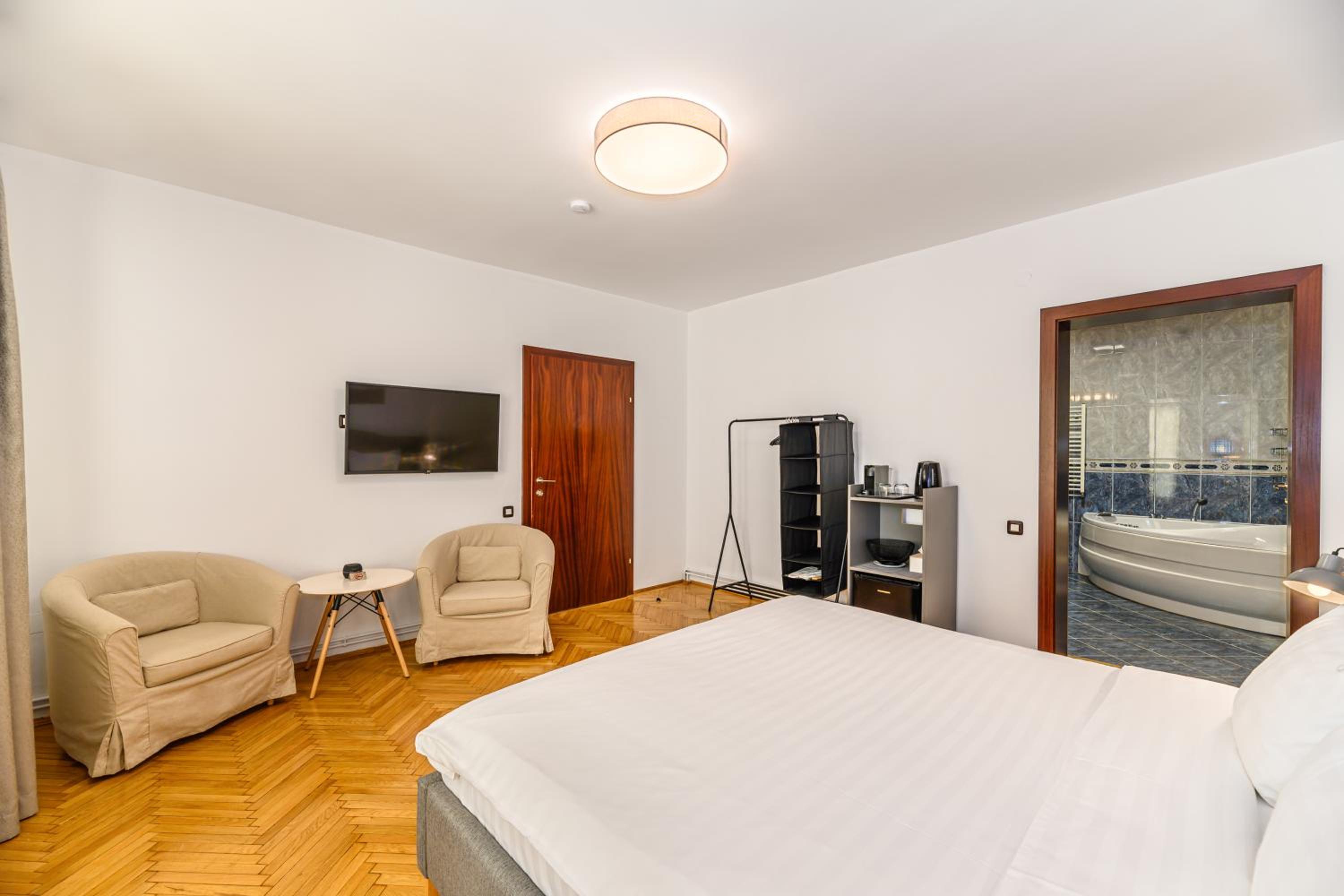 Standard Double Room with Balcony photo 3