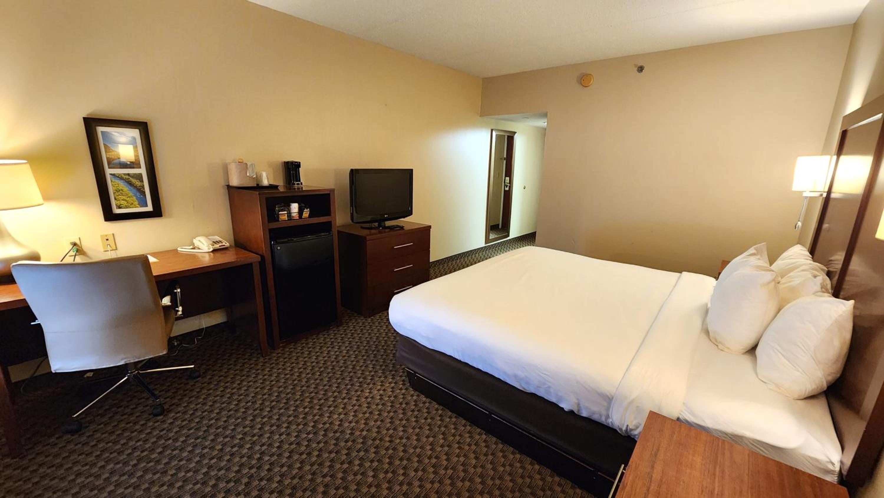 King Room - Non-Smoking - Photo 7