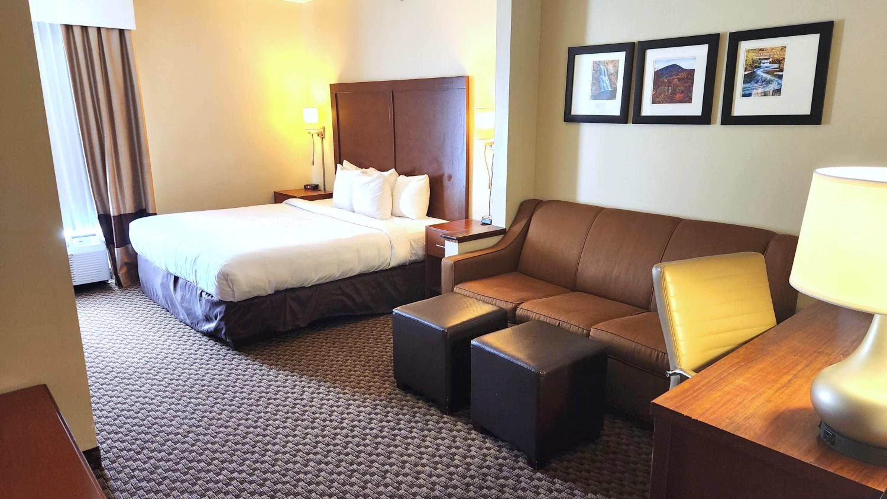 King Suite - Accessible/Non-Smoking photo 3