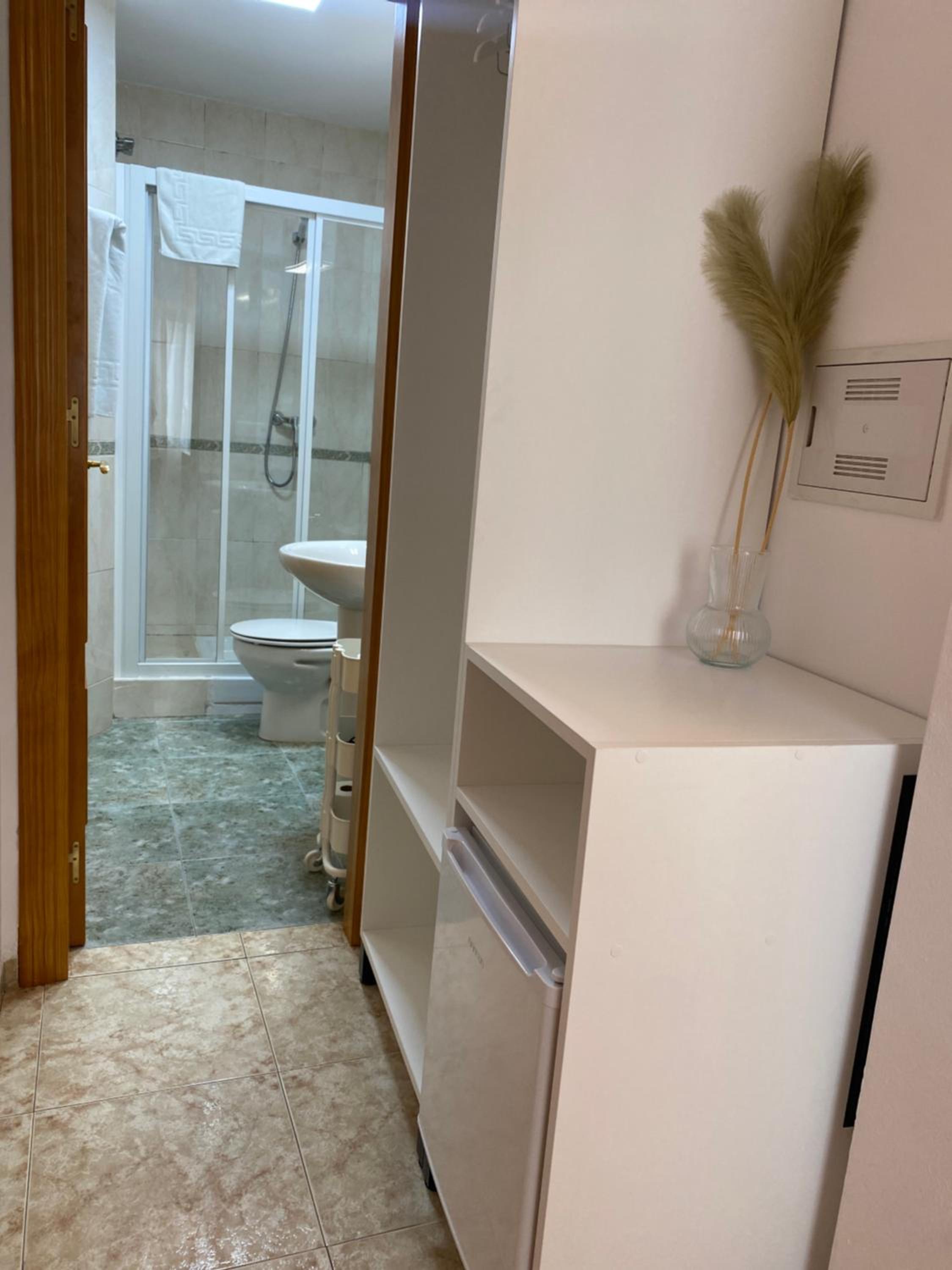 Basic Single Room photo 3