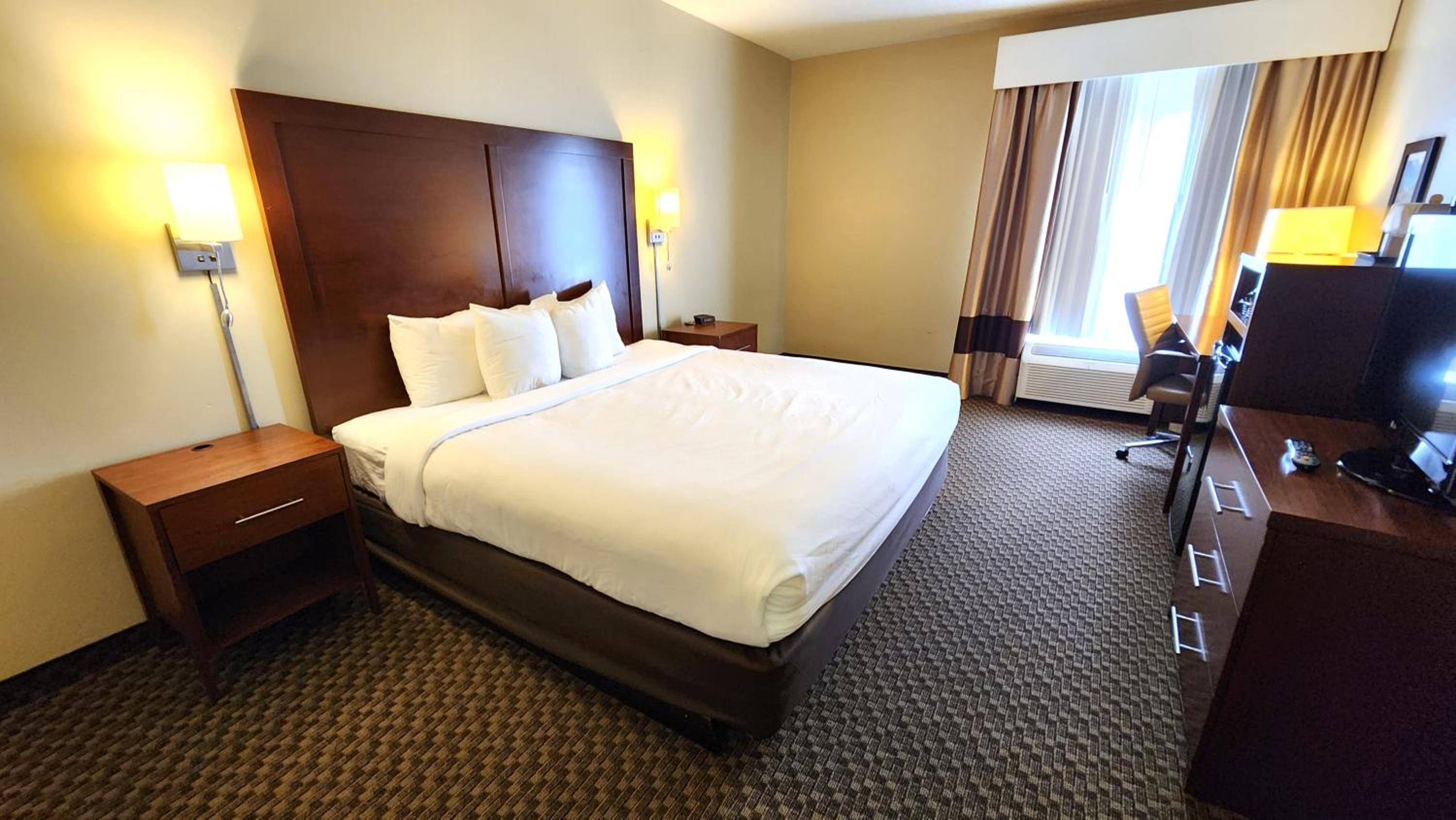 King Room - Accessible/Non-Smoking - Photo 5
