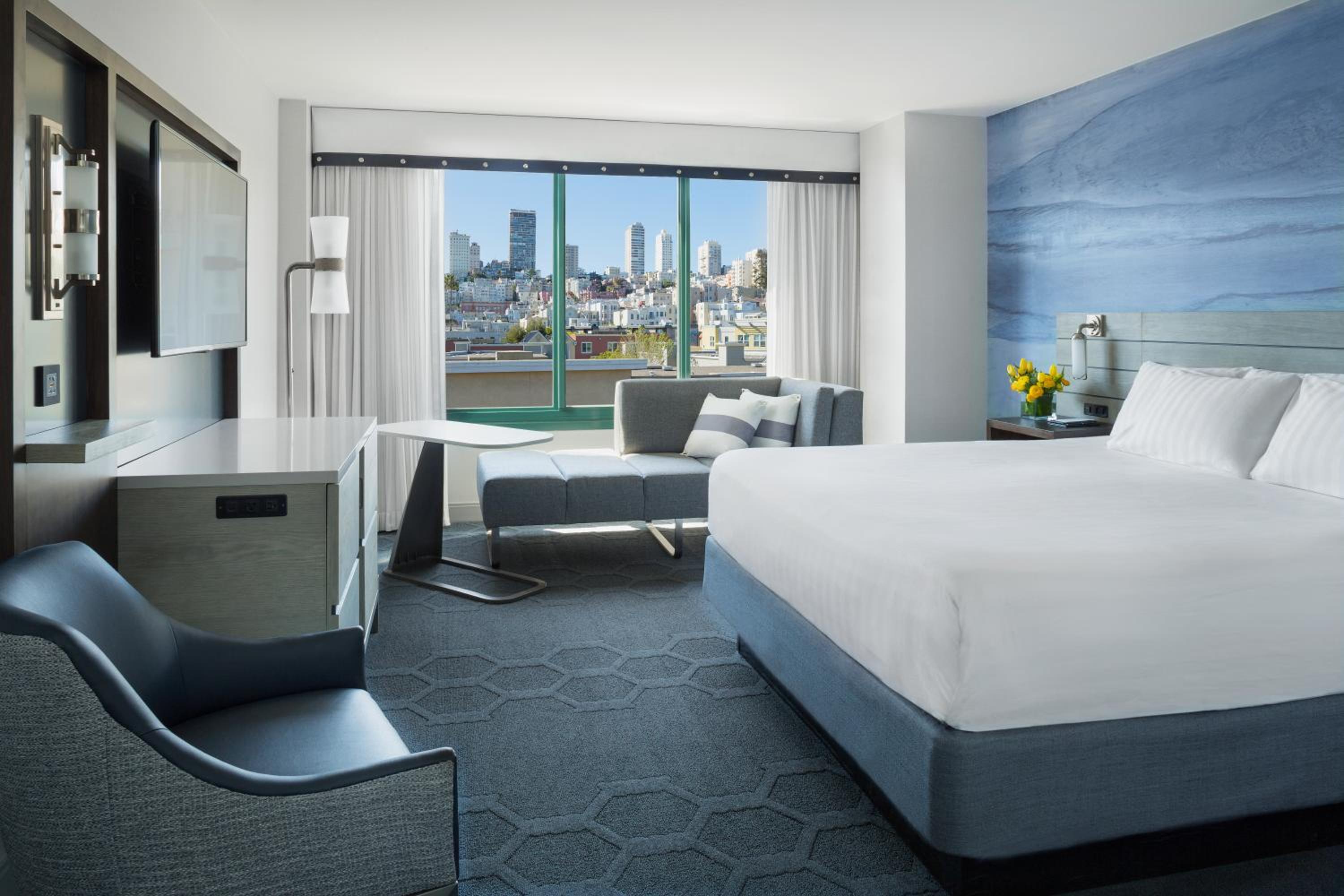 King Room with City View - Photo 4