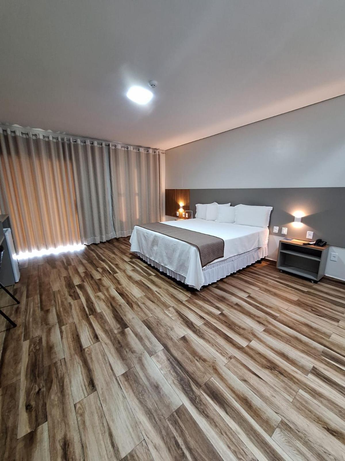 Deluxe King Suite