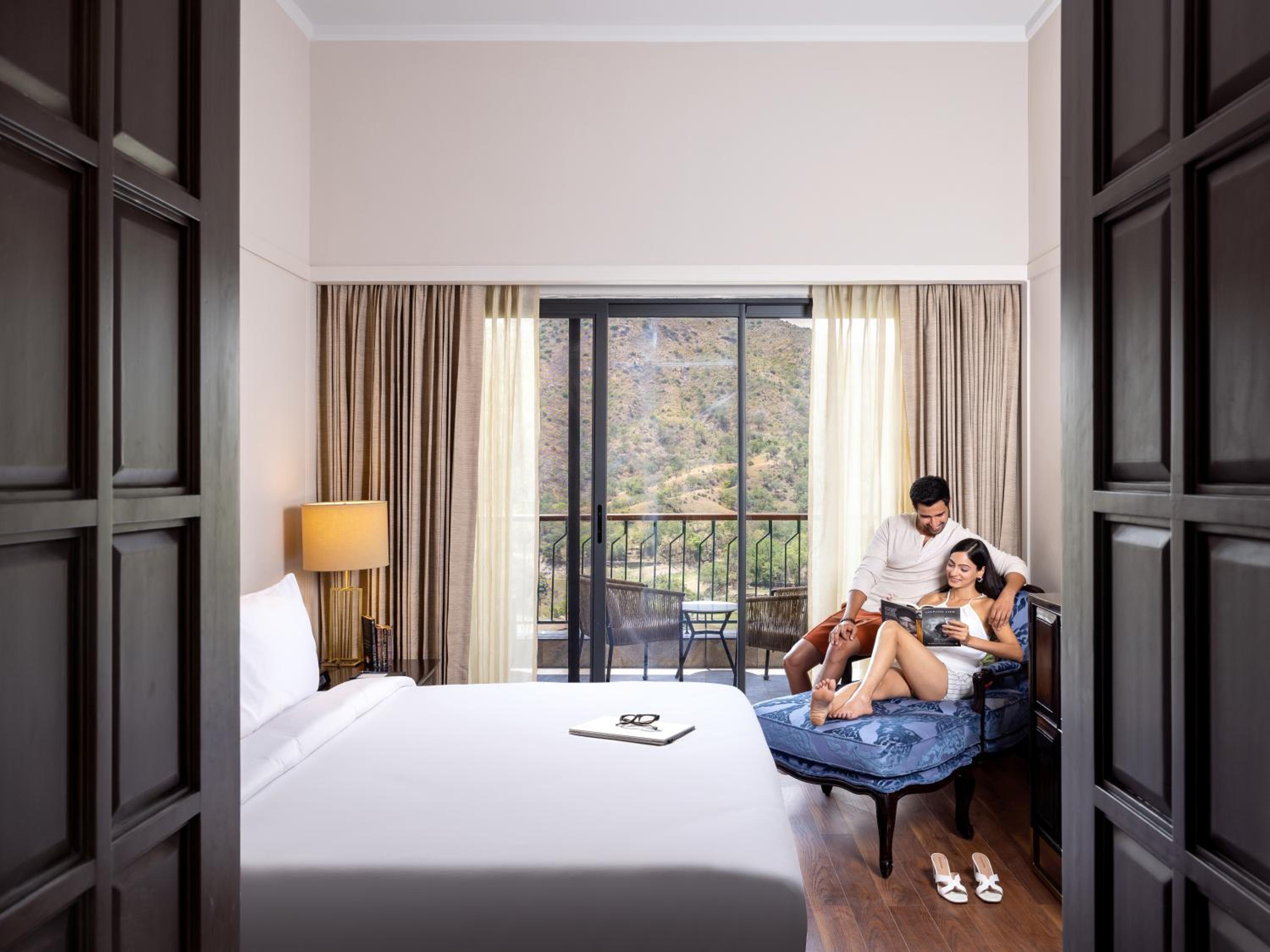 One-Bedroom Suiten with Balcony | 15% Off Spa + Happy Hours 1+1 | Early Check-in/Late Check-out (Subject to Availability) photo 3