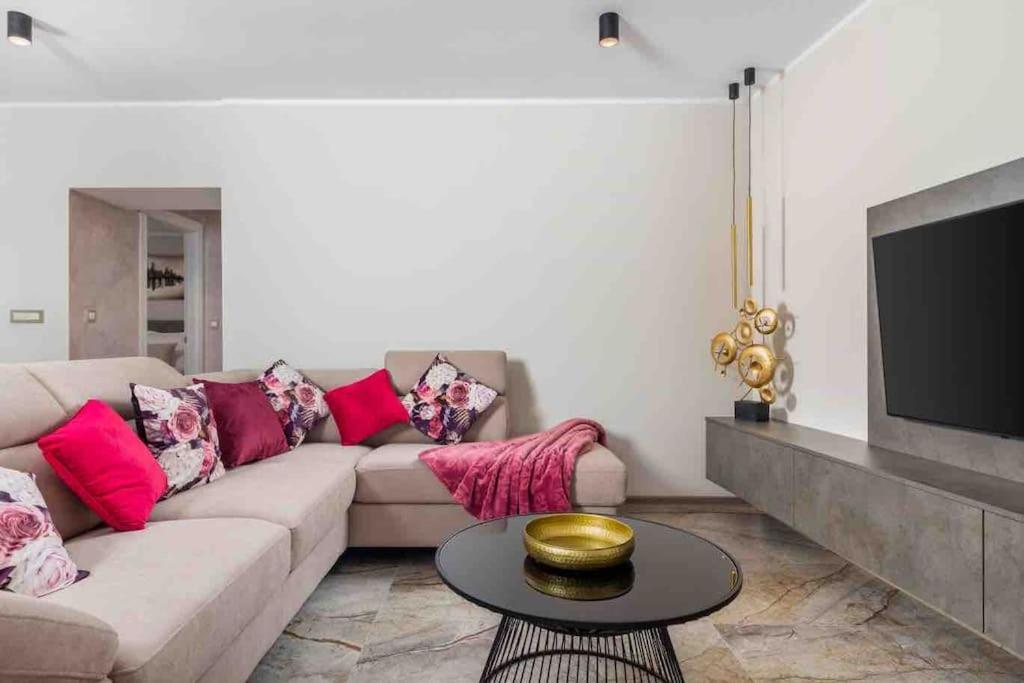 One-Bedroom Apartment - Sea Side