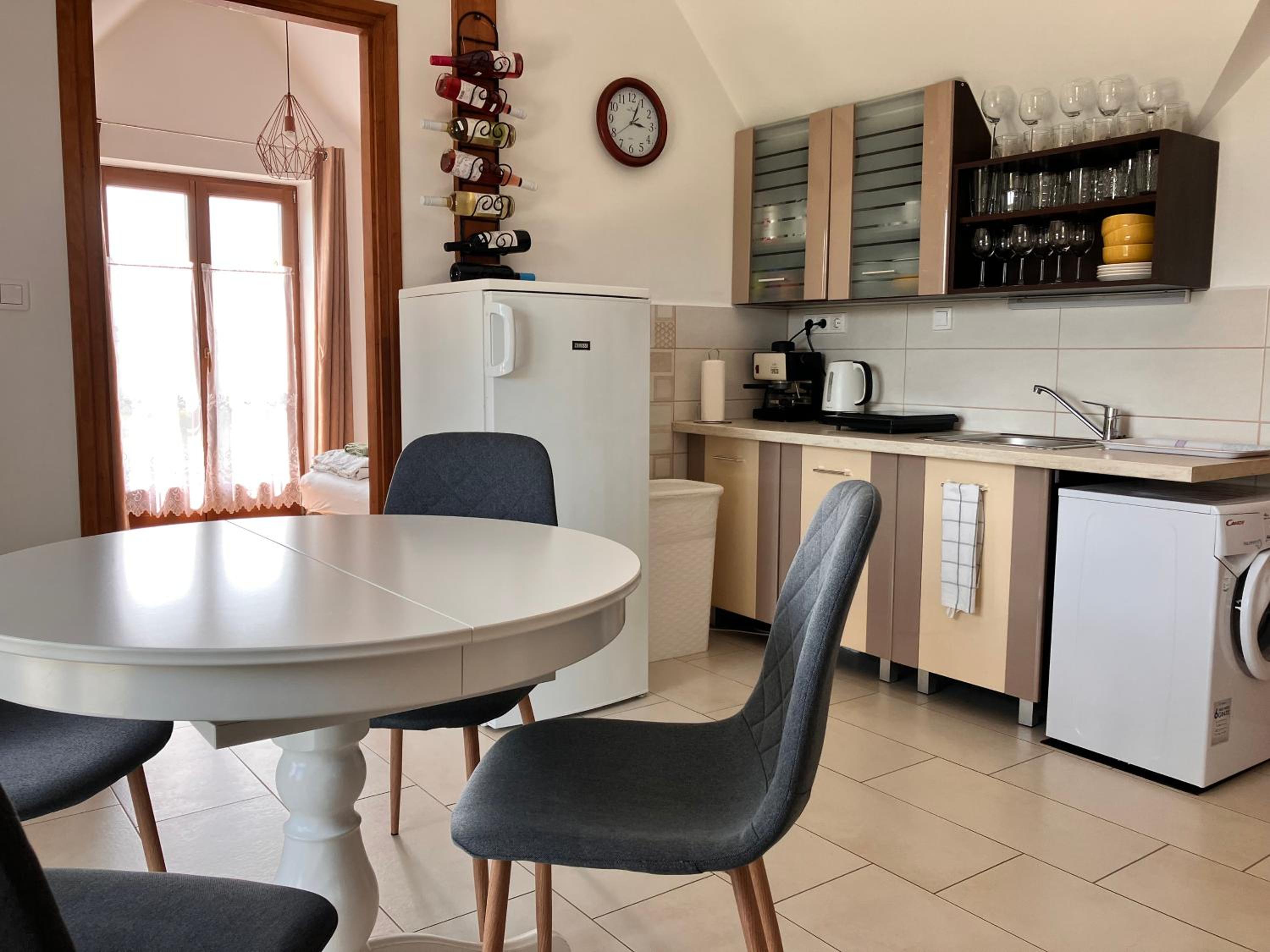 Apartment with Mountain View - Photo 6