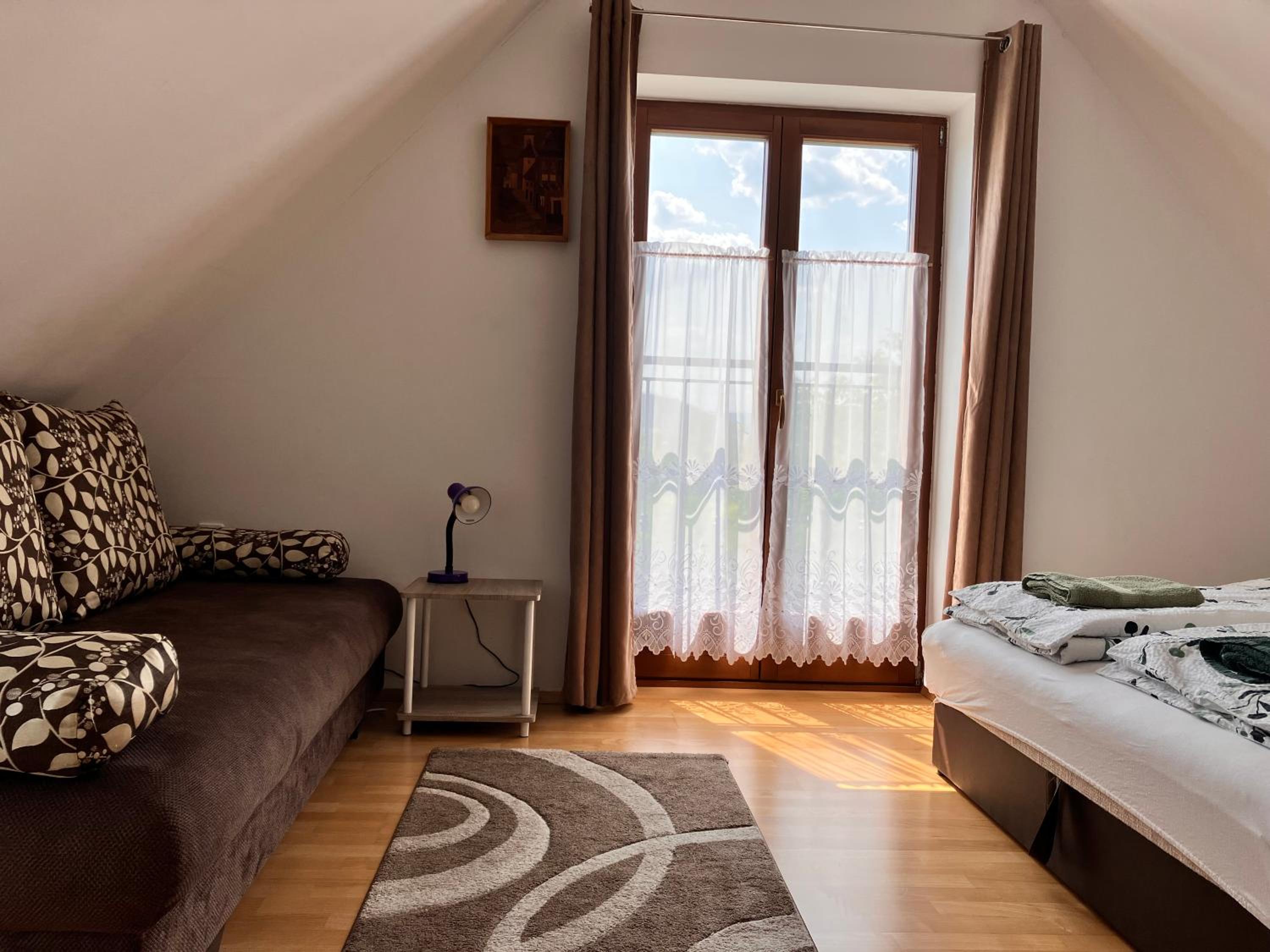 Apartment with Mountain View - Photo 9