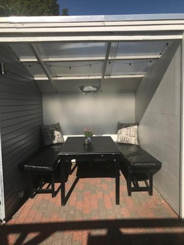 One-Bedroom House photo 2