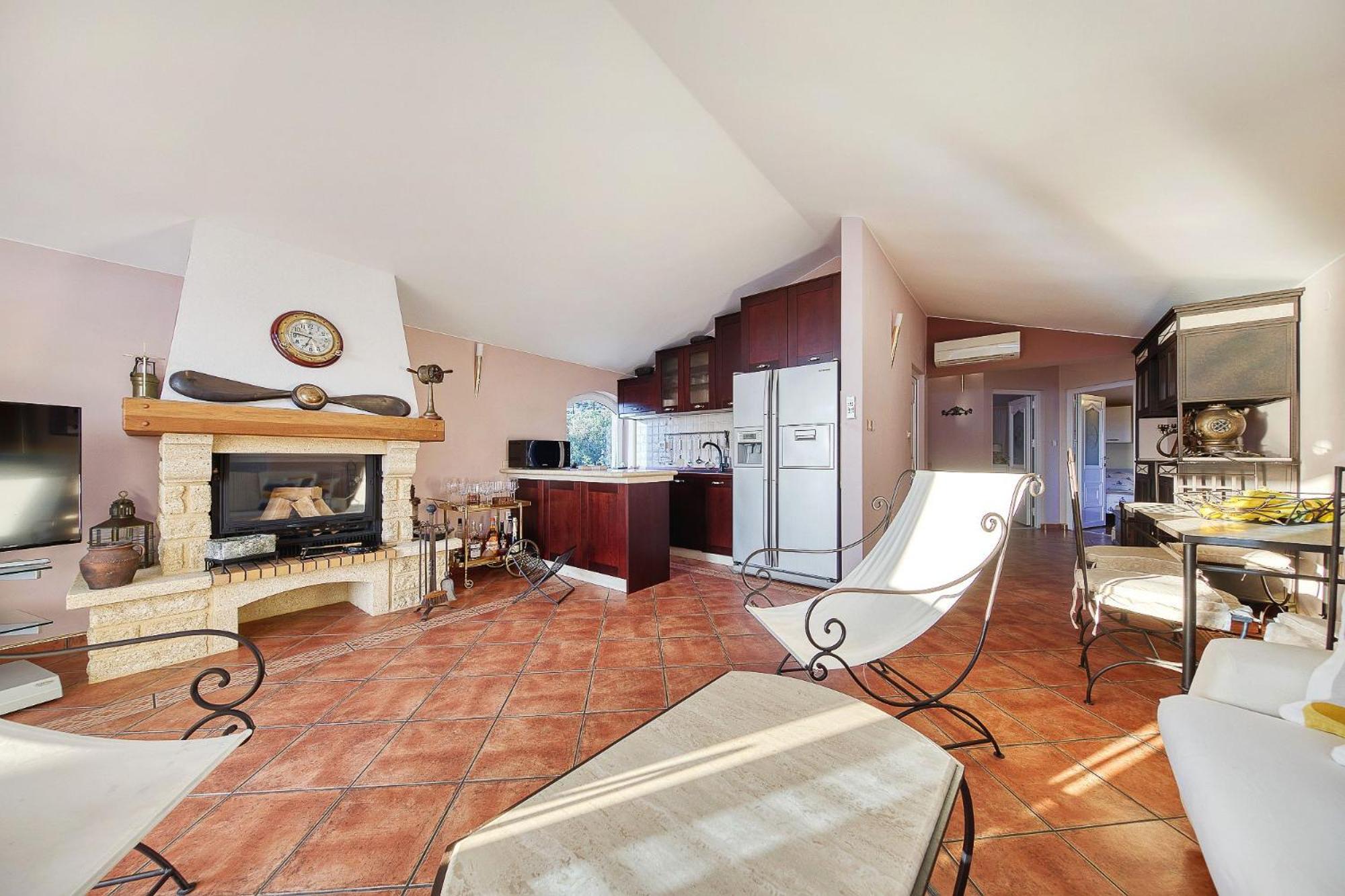 Villa photo 2