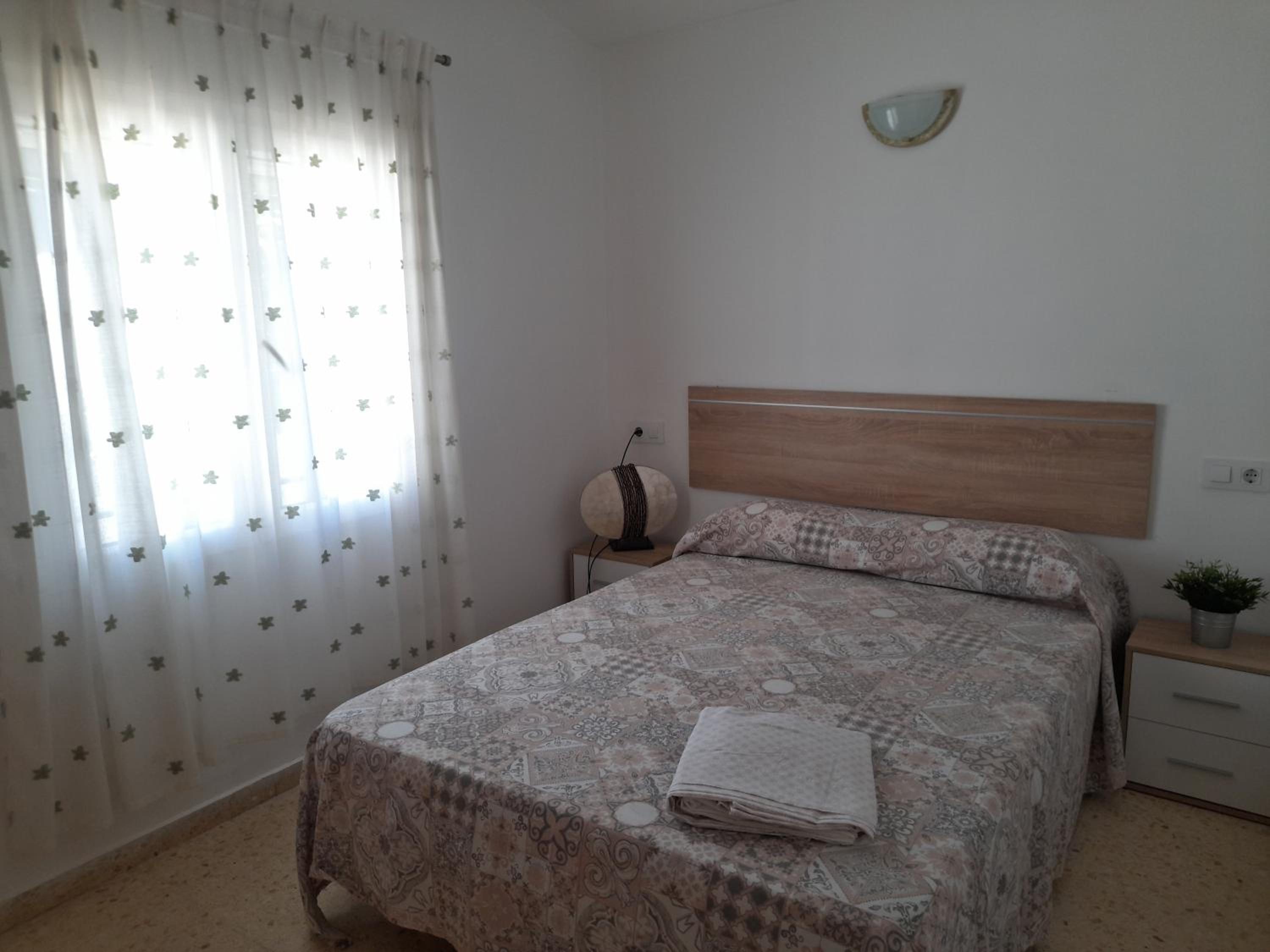 Apartamento de dos habitaciones con terraza y vista al mar