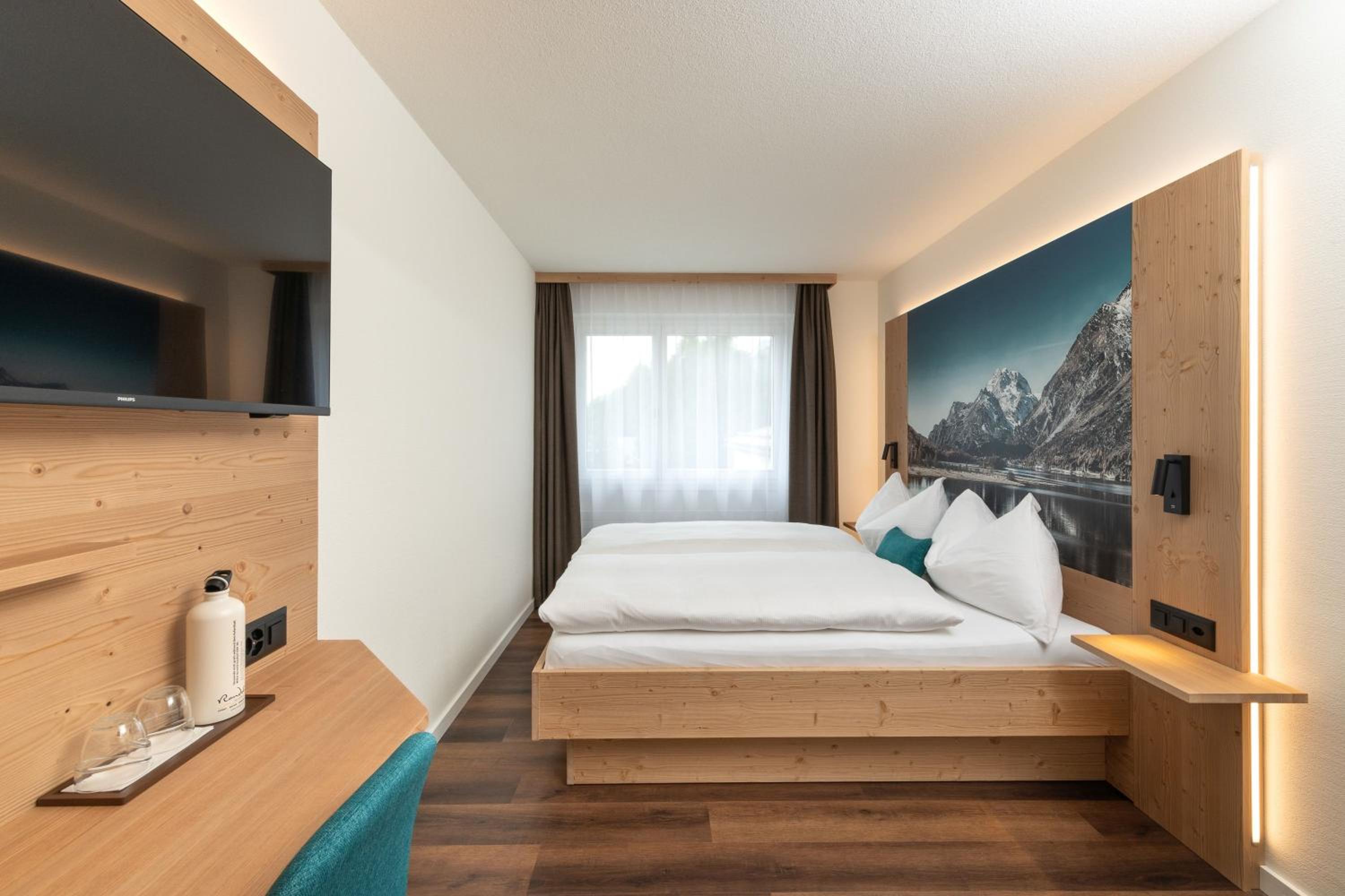 Economy Double Room - Photo 10