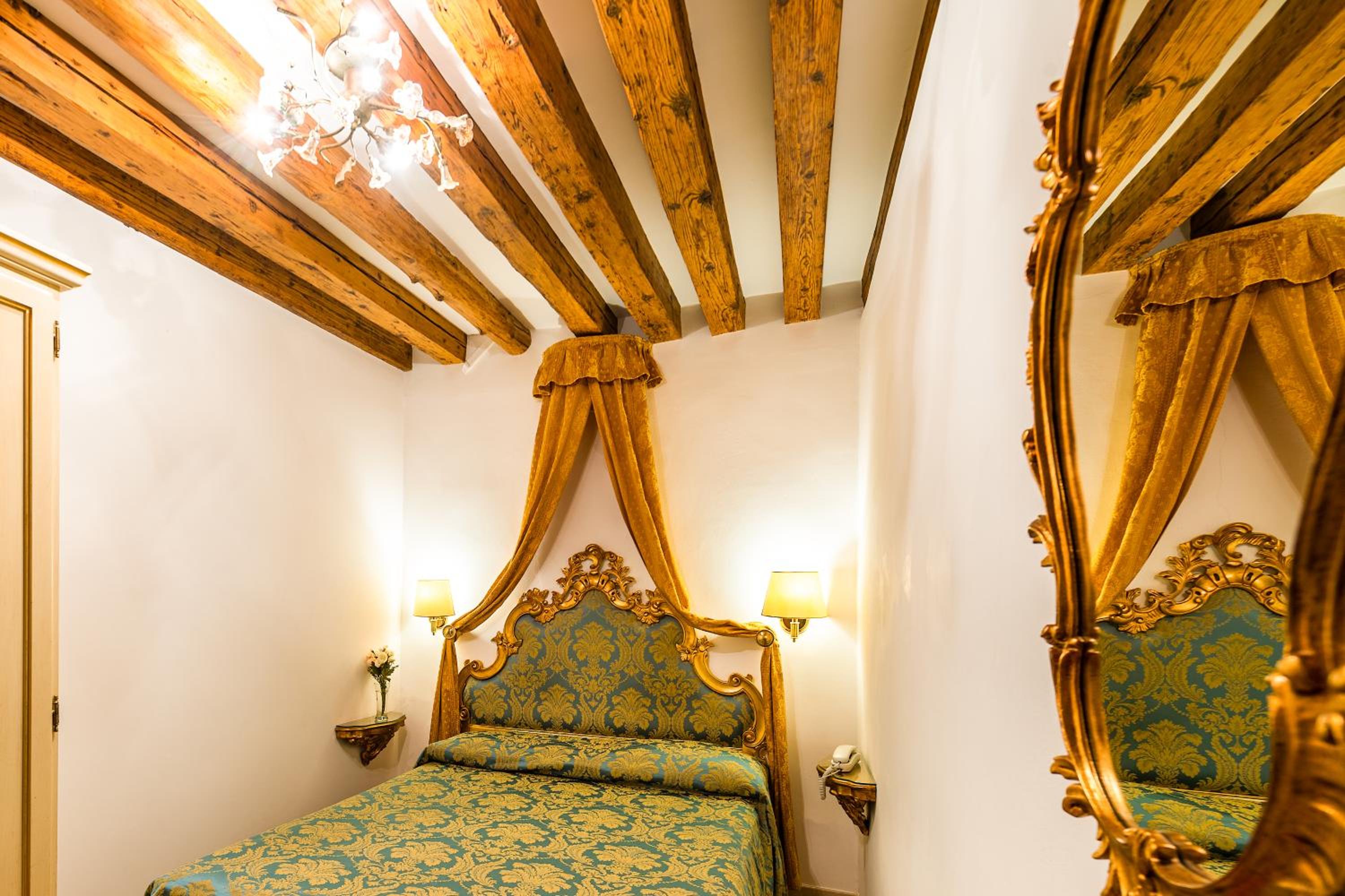 Economy Double Room photo 1