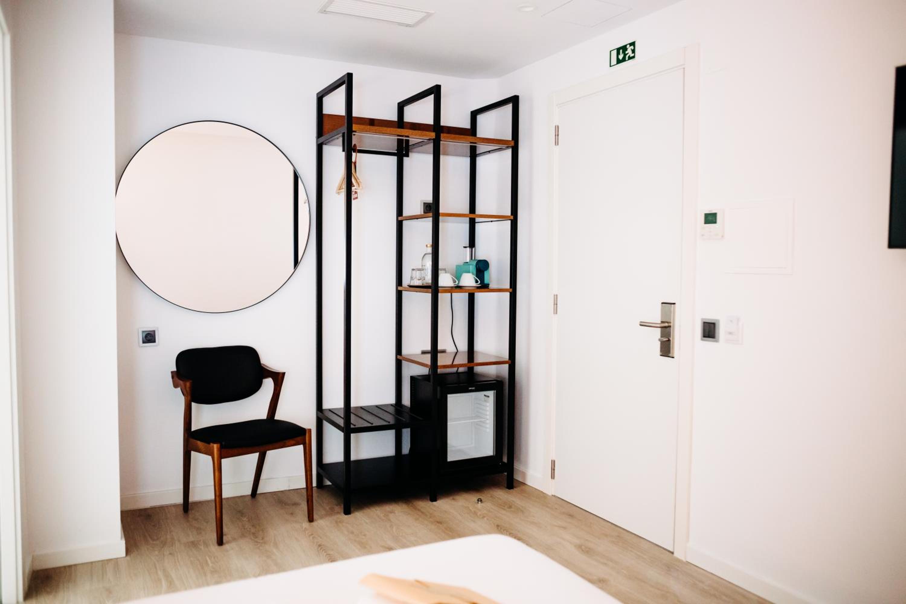 Queen Room - Disability Access - Photo 7