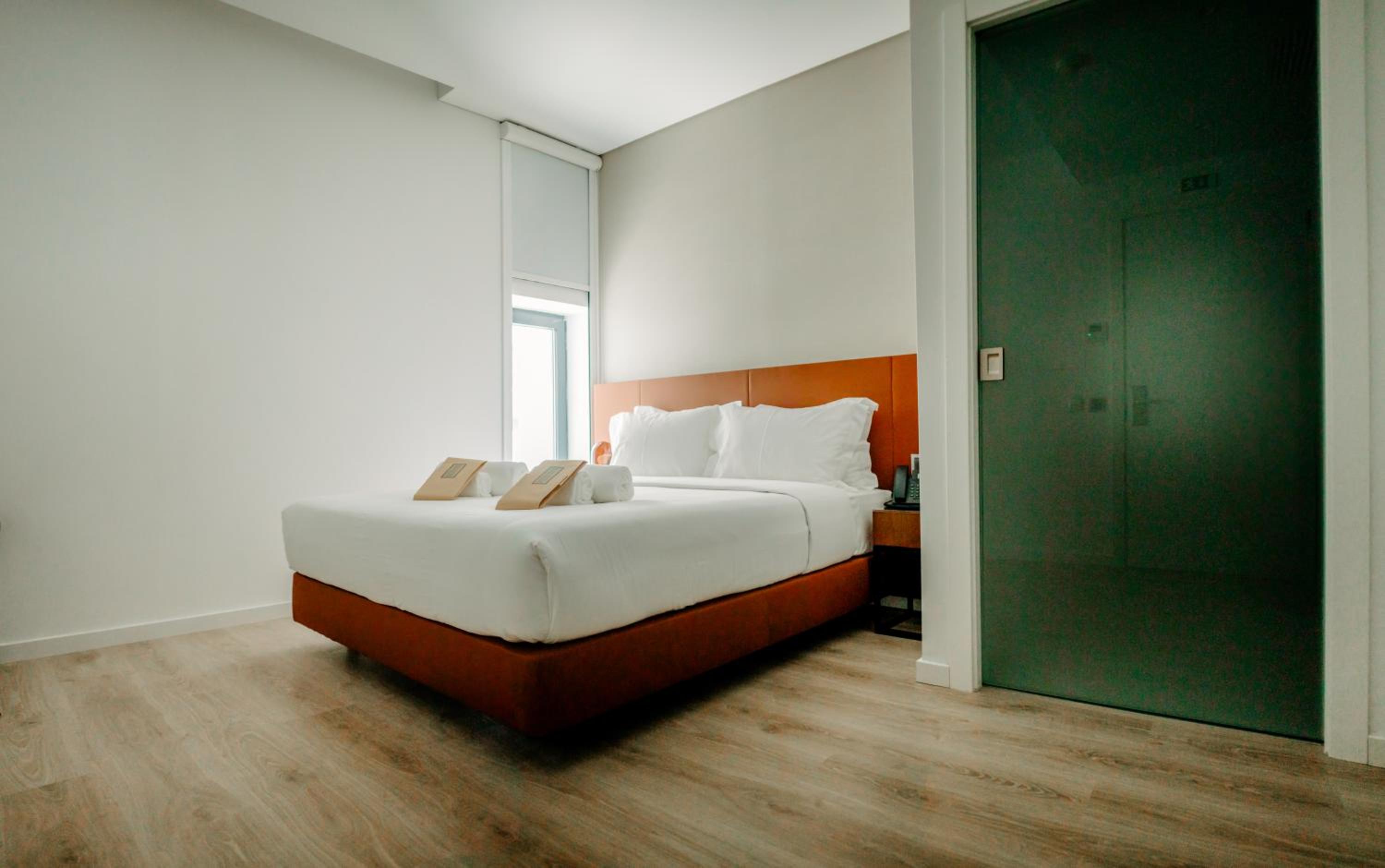 Queen Room - Disability Access - Photo 4