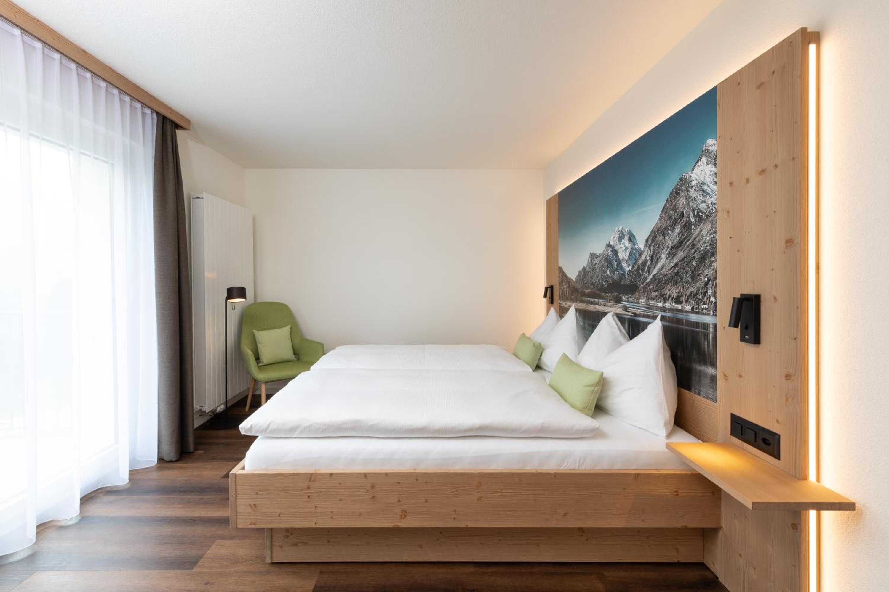 Double Room with Balcony - Photo 16