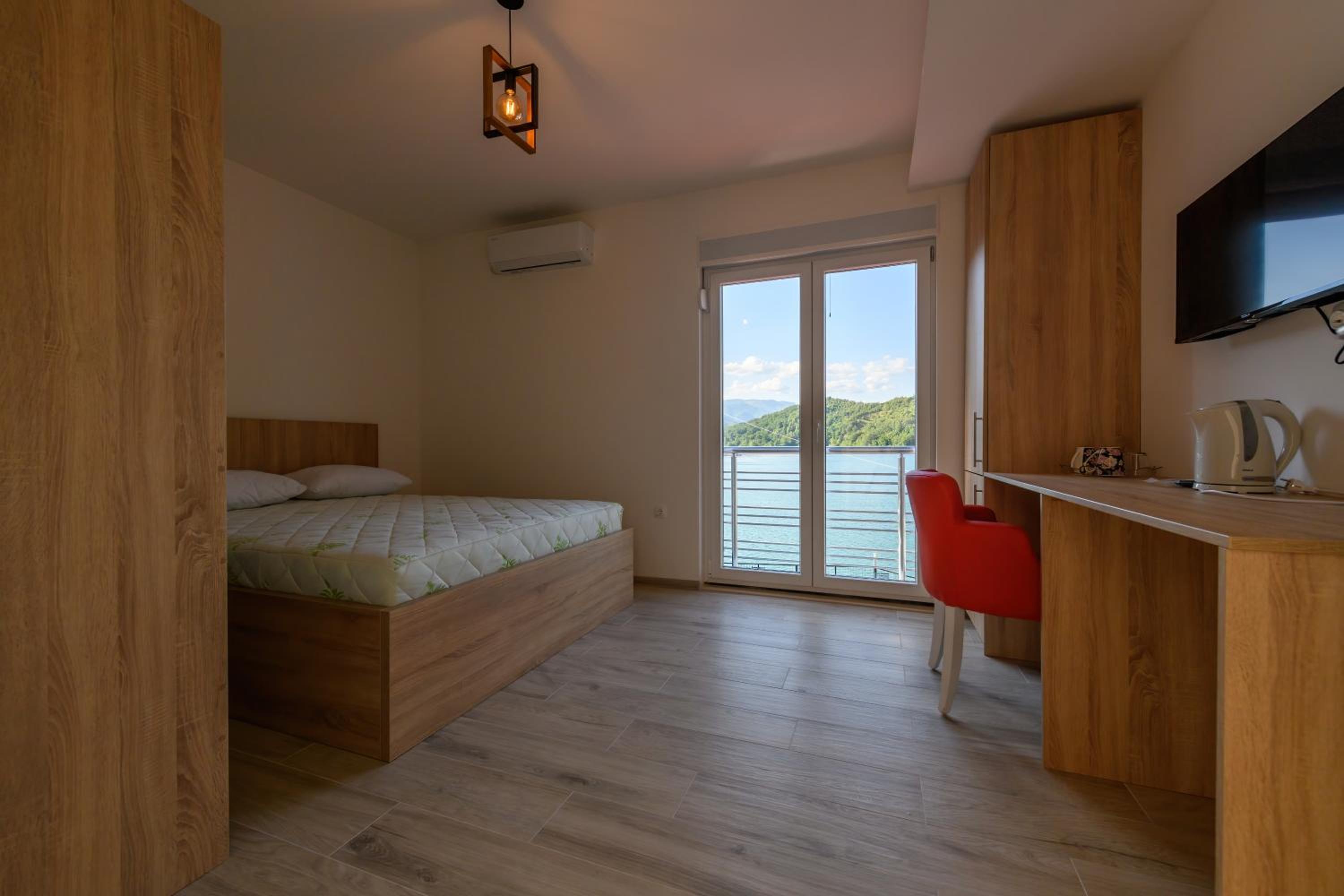 Quadruple Room with Lake View