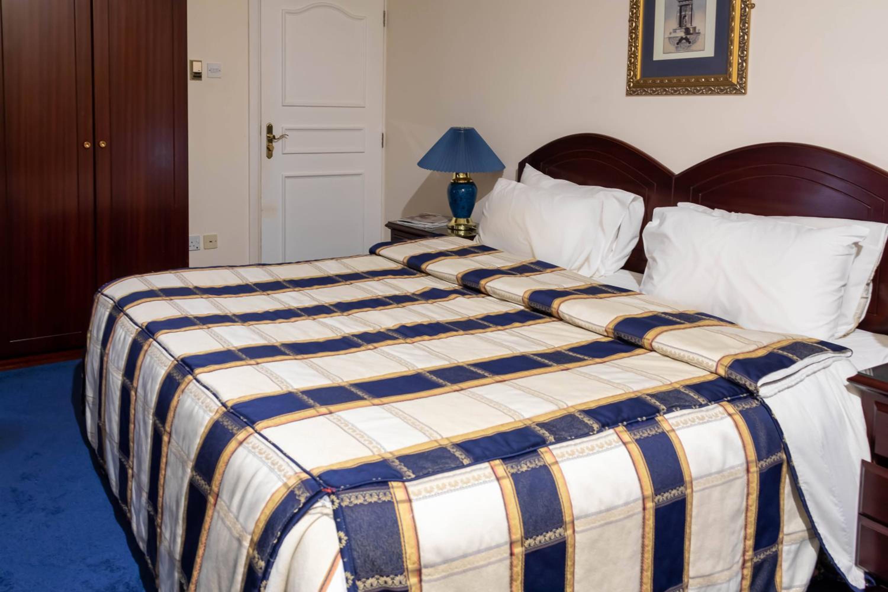 One-Bedroom Suite - Photo 2